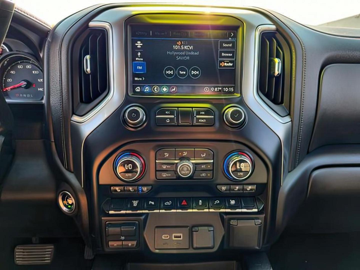 2020 BLACK /LEATHER Chevrolet Silverado 2500HD (1GC4YPEY3LF) with an 66 engine, Automatic transmission, located at 1175 N Woodruff Ave, Idaho Falls, ID, 83401, 43.506901, -111.999657 - At Timberline Auto, finding a great deal on your next vehicle is always easy! Our experienced sales staff's goal is to help find you the right vehicle at the right price! Our knowledgeable finance department has options for almost any credit score. We offer extended service contract options to prote - Photo#17