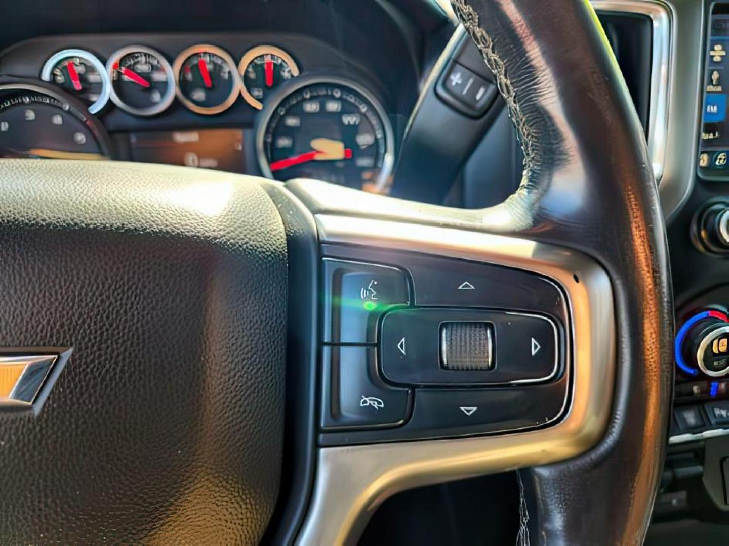 2020 BLACK /LEATHER Chevrolet Silverado 2500HD (1GC4YPEY3LF) with an 66 engine, Automatic transmission, located at 1175 N Woodruff Ave, Idaho Falls, ID, 83401, 43.506901, -111.999657 - At Timberline Auto, finding a great deal on your next vehicle is always easy! Our experienced sales staff's goal is to help find you the right vehicle at the right price! Our knowledgeable finance department has options for almost any credit score. We offer extended service contract options to prote - Photo#20