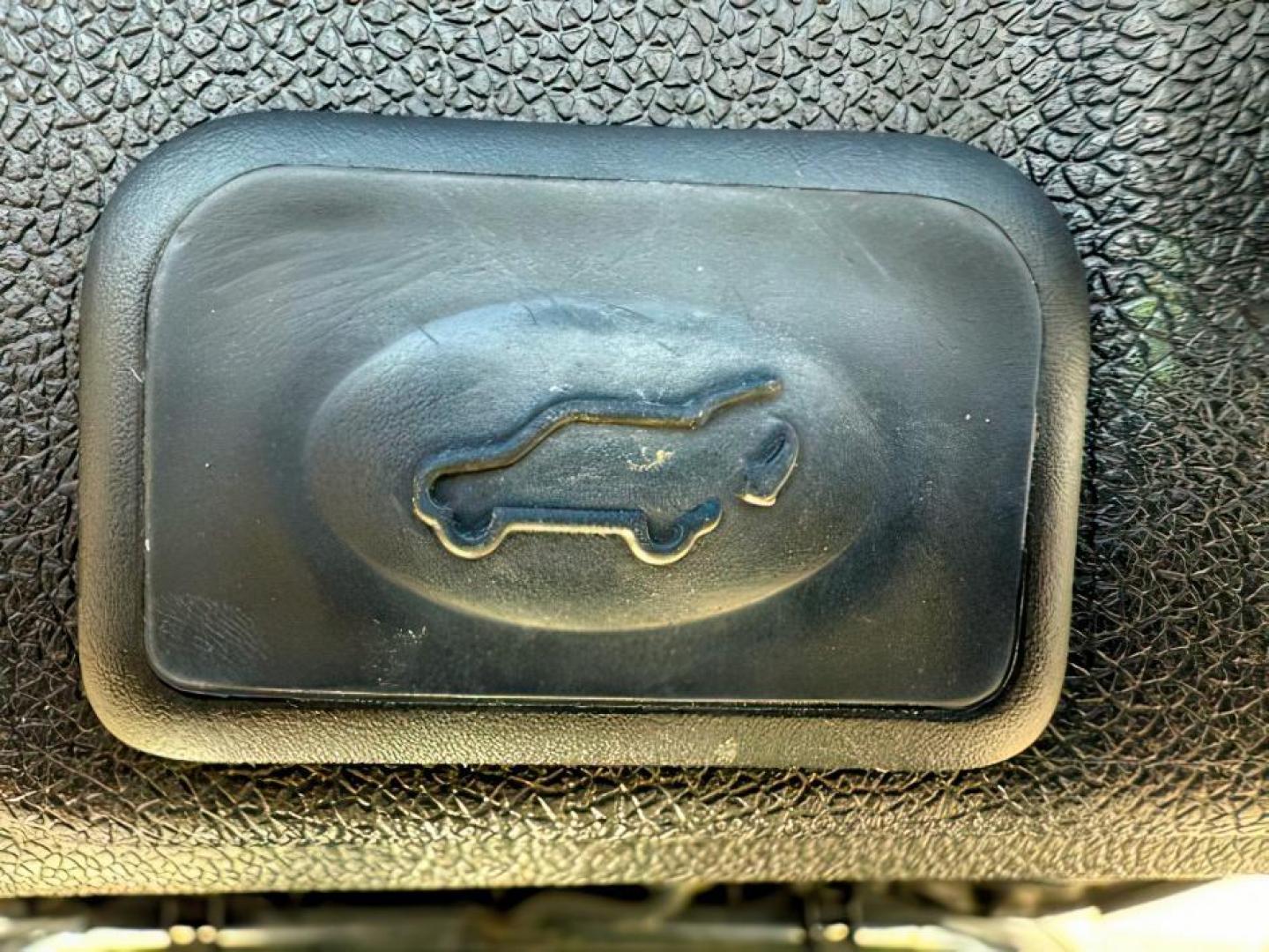 2016 Mosaic Black Metallic /Ebony Chevrolet Traverse LTZ (1GNKVJKD9GJ) with an 3.6L V-6 gasoline direct injection engine, AUTOMATIC transmission, located at 1235 N Woodruff Ave., Idaho Falls, 83401, (208) 523-1053, 43.507172, -112.000488 - At Timberline Auto, finding a great deal on your next vehicle is always easy! Our experienced sales staff's goal is to help find you the right vehicle at the right price! Our knowledgeable finance department has options for almost any credit score. We offer extended service contract options to prote - Photo#6