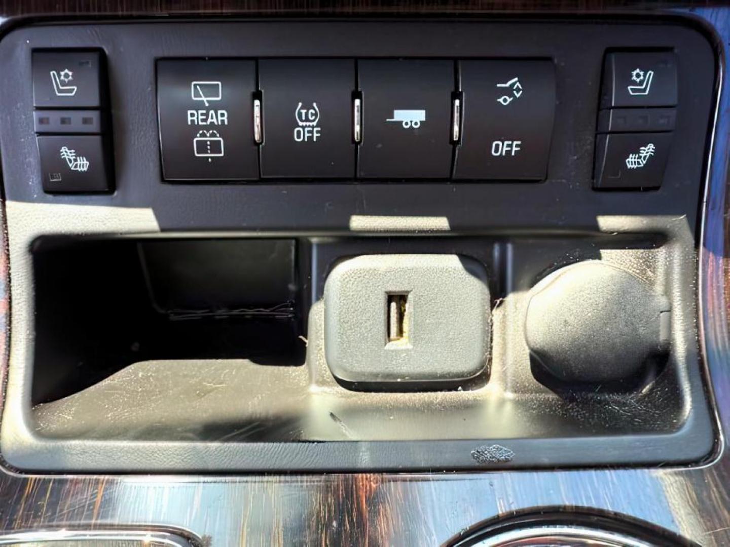 2016 Mosaic Black Metallic /Ebony Chevrolet Traverse LTZ (1GNKVJKD9GJ) with an 3.6L V-6 gasoline direct injection engine, AUTOMATIC transmission, located at 1235 N Woodruff Ave., Idaho Falls, 83401, (208) 523-1053, 43.507172, -112.000488 - At Timberline Auto, finding a great deal on your next vehicle is always easy! Our experienced sales staff's goal is to help find you the right vehicle at the right price! Our knowledgeable finance department has options for almost any credit score. We offer extended service contract options to prote - Photo#18