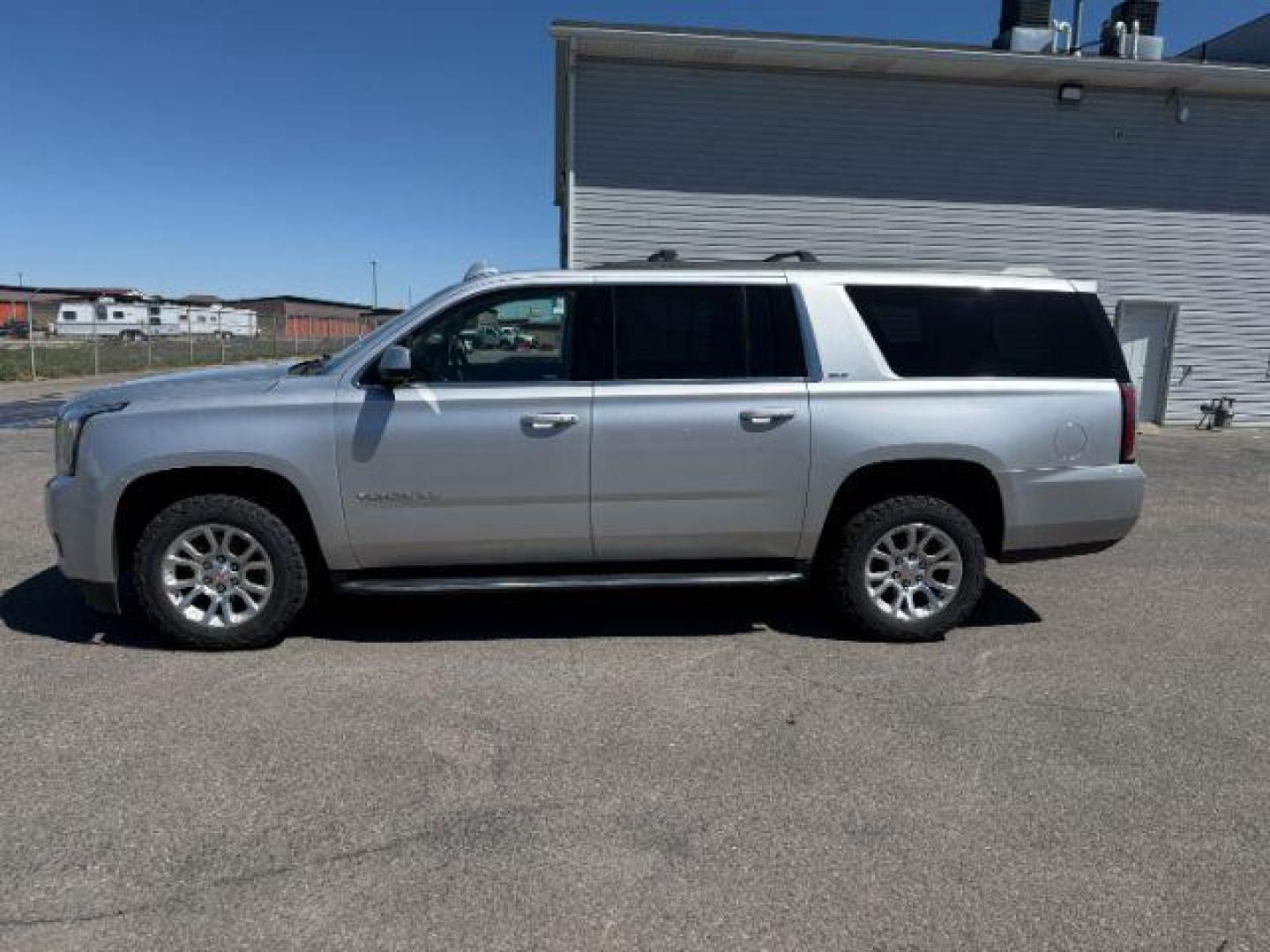 2019 SILVER /Cocoa/Dune GMC Yukon XL SLT (1GKS2GKC0KR) with an EcoTec3 5.3L V-8 gasoline direct injection engine, AUTOMATIC transmission, located at 1235 N Woodruff Ave., Idaho Falls, 83401, (208) 523-1053, 43.507172, -112.000488 - At Timberline Auto, finding a great deal on your next vehicle is always easy! Our experienced sales staff's goal is to help find you the right vehicle at the right price! Our knowledgeable finance department has options for almost any credit score. We offer extended service contract options to prote - Photo#0