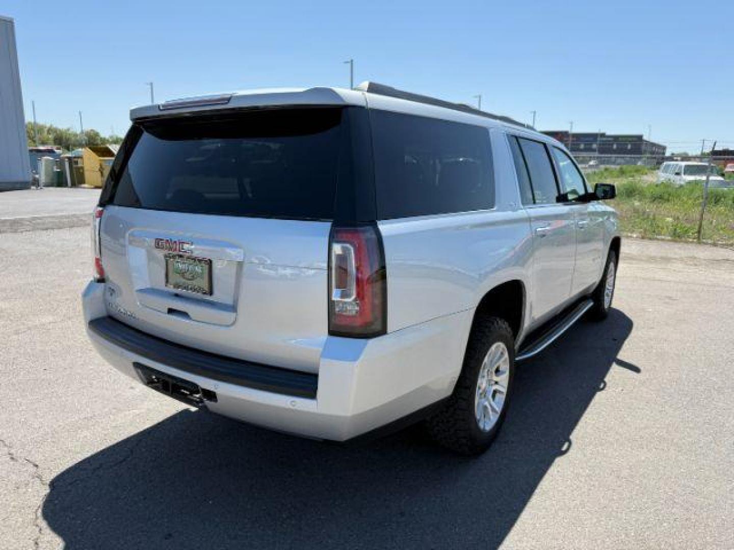 2019 SILVER /Cocoa/Dune GMC Yukon XL SLT (1GKS2GKC0KR) with an EcoTec3 5.3L V-8 gasoline direct injection engine, AUTOMATIC transmission, located at 1235 N Woodruff Ave., Idaho Falls, 83401, (208) 523-1053, 43.507172, -112.000488 - At Timberline Auto, finding a great deal on your next vehicle is always easy! Our experienced sales staff's goal is to help find you the right vehicle at the right price! Our knowledgeable finance department has options for almost any credit score. We offer extended service contract options to prote - Photo#34