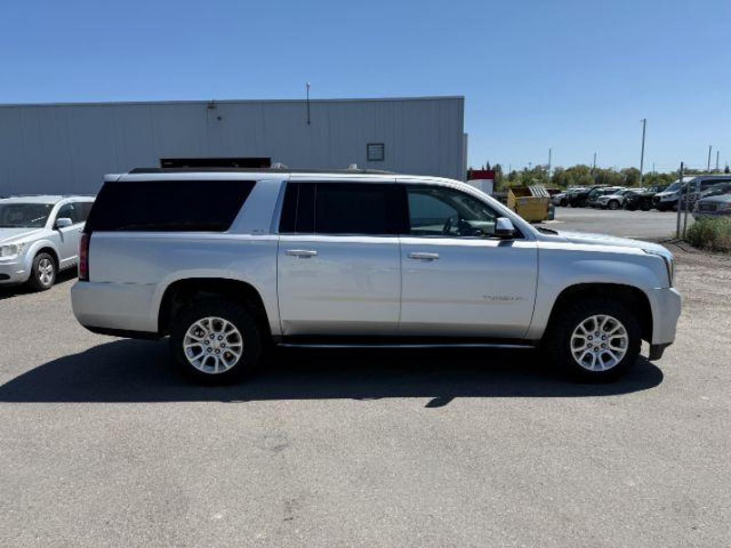 2019 SILVER /Cocoa/Dune GMC Yukon XL SLT (1GKS2GKC0KR) with an EcoTec3 5.3L V-8 gasoline direct injection engine, AUTOMATIC transmission, located at 1235 N Woodruff Ave., Idaho Falls, 83401, (208) 523-1053, 43.507172, -112.000488 - At Timberline Auto, finding a great deal on your next vehicle is always easy! Our experienced sales staff's goal is to help find you the right vehicle at the right price! Our knowledgeable finance department has options for almost any credit score. We offer extended service contract options to prote - Photo#35