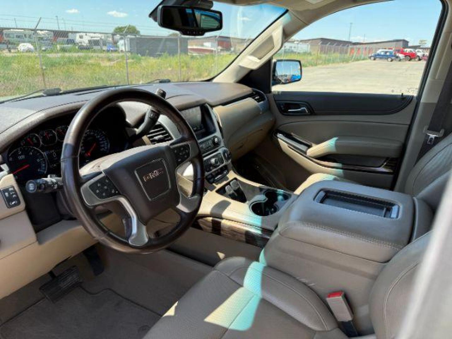 2019 SILVER /Cocoa/Dune GMC Yukon XL SLT (1GKS2GKC0KR) with an EcoTec3 5.3L V-8 gasoline direct injection engine, AUTOMATIC transmission, located at 1235 N Woodruff Ave., Idaho Falls, 83401, (208) 523-1053, 43.507172, -112.000488 - At Timberline Auto, finding a great deal on your next vehicle is always easy! Our experienced sales staff's goal is to help find you the right vehicle at the right price! Our knowledgeable finance department has options for almost any credit score. We offer extended service contract options to prote - Photo#40
