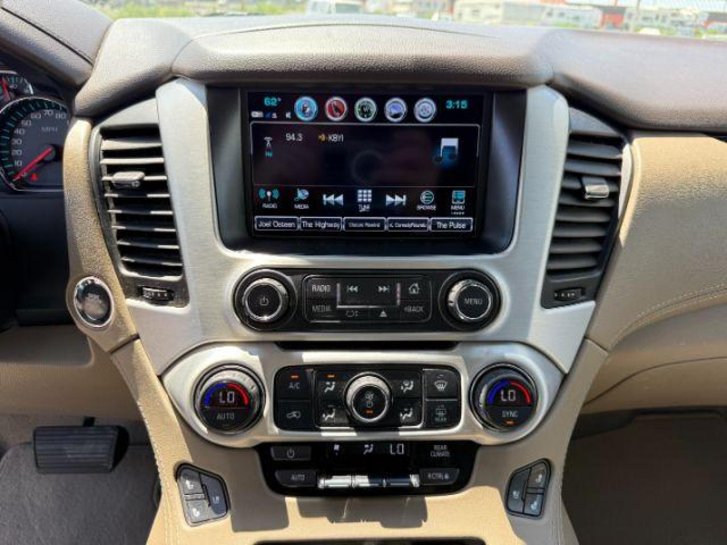 2019 SILVER /Cocoa/Dune GMC Yukon XL SLT (1GKS2GKC0KR) with an EcoTec3 5.3L V-8 gasoline direct injection engine, AUTOMATIC transmission, located at 1235 N Woodruff Ave., Idaho Falls, 83401, (208) 523-1053, 43.507172, -112.000488 - At Timberline Auto, finding a great deal on your next vehicle is always easy! Our experienced sales staff's goal is to help find you the right vehicle at the right price! Our knowledgeable finance department has options for almost any credit score. We offer extended service contract options to prote - Photo#42