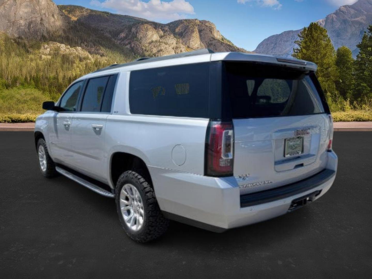 2019 SILVER /Cocoa/Dune GMC Yukon XL SLT (1GKS2GKC0KR) with an EcoTec3 5.3L V-8 gasoline direct injection engine, AUTOMATIC transmission, located at 1235 N Woodruff Ave., Idaho Falls, 83401, (208) 523-1053, 43.507172, -112.000488 - At Timberline Auto, finding a great deal on your next vehicle is always easy! Our experienced sales staff's goal is to help find you the right vehicle at the right price! Our knowledgeable finance department has options for almost any credit score. We offer extended service contract options to prote - Photo#2