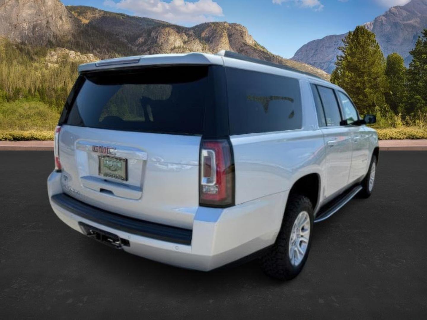 2019 SILVER /Cocoa/Dune GMC Yukon XL SLT (1GKS2GKC0KR) with an EcoTec3 5.3L V-8 gasoline direct injection engine, AUTOMATIC transmission, located at 1235 N Woodruff Ave., Idaho Falls, 83401, (208) 523-1053, 43.507172, -112.000488 - At Timberline Auto, finding a great deal on your next vehicle is always easy! Our experienced sales staff's goal is to help find you the right vehicle at the right price! Our knowledgeable finance department has options for almost any credit score. We offer extended service contract options to prote - Photo#8