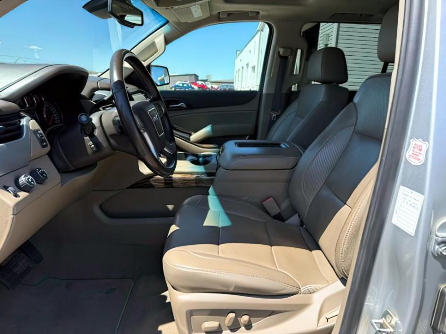 2019 SILVER /Cocoa/Dune GMC Yukon XL SLT (1GKS2GKC0KR) with an EcoTec3 5.3L V-8 gasoline direct injection engine, AUTOMATIC transmission, located at 1235 N Woodruff Ave., Idaho Falls, 83401, (208) 523-1053, 43.507172, -112.000488 - At Timberline Auto, finding a great deal on your next vehicle is always easy! Our experienced sales staff's goal is to help find you the right vehicle at the right price! Our knowledgeable finance department has options for almost any credit score. We offer extended service contract options to prote - Photo#13