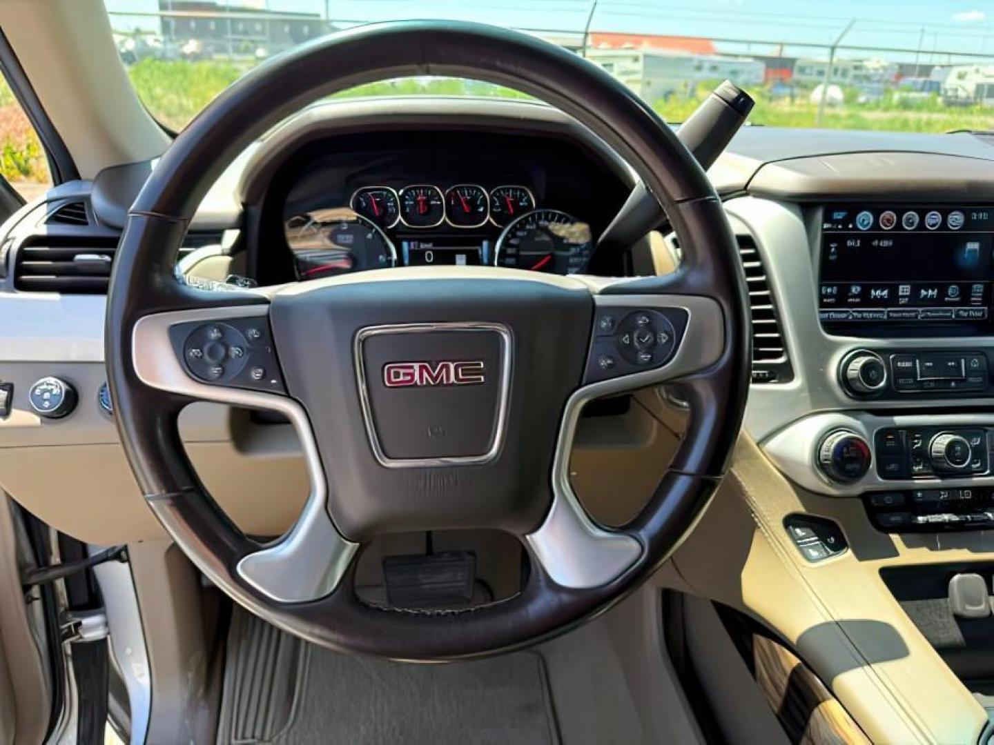 2019 SILVER /Cocoa/Dune GMC Yukon XL SLT (1GKS2GKC0KR) with an EcoTec3 5.3L V-8 gasoline direct injection engine, AUTOMATIC transmission, located at 1235 N Woodruff Ave., Idaho Falls, 83401, (208) 523-1053, 43.507172, -112.000488 - At Timberline Auto, finding a great deal on your next vehicle is always easy! Our experienced sales staff's goal is to help find you the right vehicle at the right price! Our knowledgeable finance department has options for almost any credit score. We offer extended service contract options to prote - Photo#15