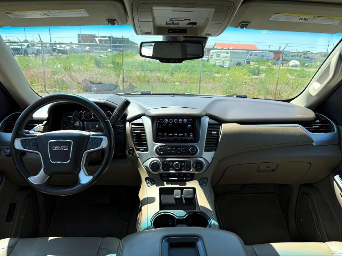2019 SILVER /Cocoa/Dune GMC Yukon XL SLT (1GKS2GKC0KR) with an EcoTec3 5.3L V-8 gasoline direct injection engine, AUTOMATIC transmission, located at 1235 N Woodruff Ave., Idaho Falls, 83401, (208) 523-1053, 43.507172, -112.000488 - At Timberline Auto, finding a great deal on your next vehicle is always easy! Our experienced sales staff's goal is to help find you the right vehicle at the right price! Our knowledgeable finance department has options for almost any credit score. We offer extended service contract options to prote - Photo#21