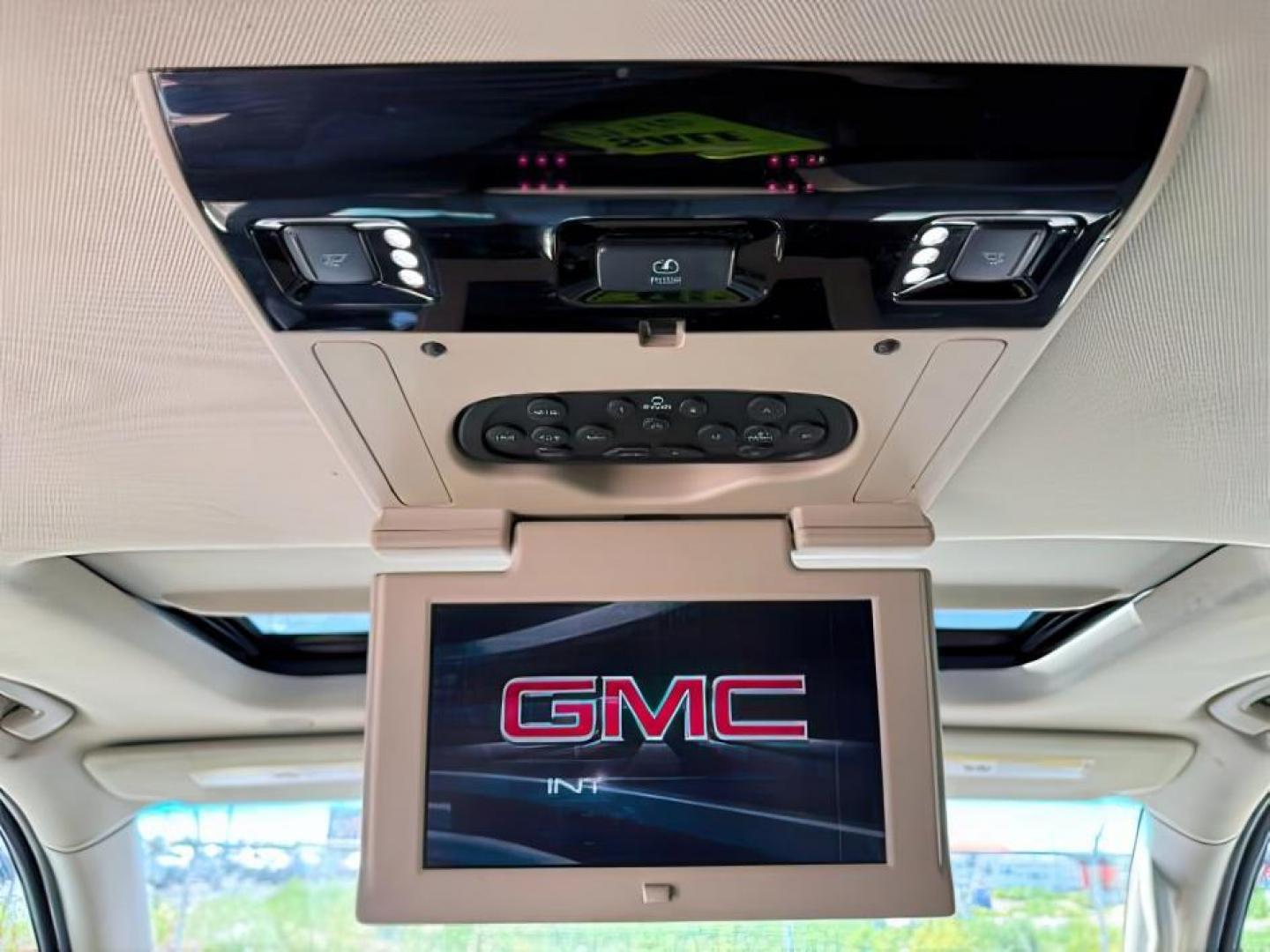 2019 SILVER /Cocoa/Dune GMC Yukon XL SLT (1GKS2GKC0KR) with an EcoTec3 5.3L V-8 gasoline direct injection engine, AUTOMATIC transmission, located at 1235 N Woodruff Ave., Idaho Falls, 83401, (208) 523-1053, 43.507172, -112.000488 - At Timberline Auto, finding a great deal on your next vehicle is always easy! Our experienced sales staff's goal is to help find you the right vehicle at the right price! Our knowledgeable finance department has options for almost any credit score. We offer extended service contract options to prote - Photo#22
