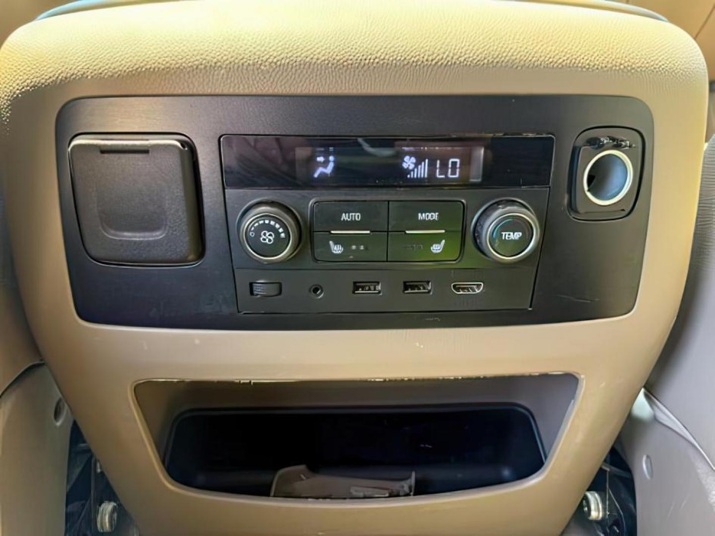 2019 SILVER /Cocoa/Dune GMC Yukon XL SLT (1GKS2GKC0KR) with an EcoTec3 5.3L V-8 gasoline direct injection engine, AUTOMATIC transmission, located at 1235 N Woodruff Ave., Idaho Falls, 83401, (208) 523-1053, 43.507172, -112.000488 - At Timberline Auto, finding a great deal on your next vehicle is always easy! Our experienced sales staff's goal is to help find you the right vehicle at the right price! Our knowledgeable finance department has options for almost any credit score. We offer extended service contract options to prote - Photo#23