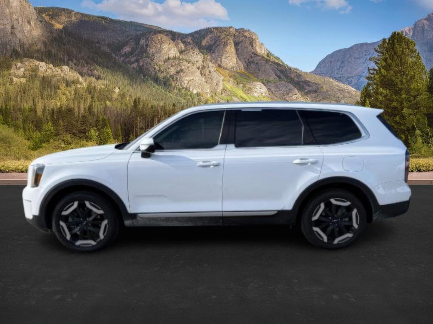 2024 Glacial White Pearl /Black Kia Telluride EX (5XYP3DGCXRG) with an LAMBDA II 3.8L V-6 gasoline direct injection engine, AUTOMATIC transmission, located at 1235 N Woodruff Ave., Idaho Falls, 83401, (208) 523-1053, 43.507172, -112.000488 - At Timberline Auto, finding a great deal on your next vehicle is always easy! Our experienced sales staff's goal is to help find you the right vehicle at the right price! Our knowledgeable finance department has options for almost any credit score. We offer extended service contract options to prote - Photo#1