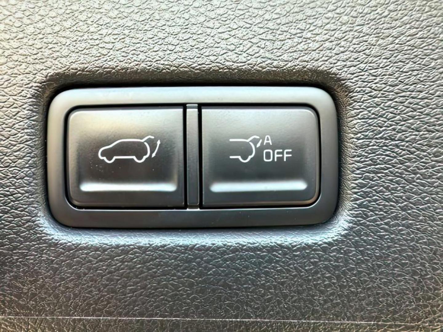 2024 Glacial White Pearl /Black Kia Telluride EX (5XYP3DGCXRG) with an LAMBDA II 3.8L V-6 gasoline direct injection engine, AUTOMATIC transmission, located at 1235 N Woodruff Ave., Idaho Falls, 83401, (208) 523-1053, 43.507172, -112.000488 - At Timberline Auto, finding a great deal on your next vehicle is always easy! Our experienced sales staff's goal is to help find you the right vehicle at the right price! Our knowledgeable finance department has options for almost any credit score. We offer extended service contract options to prote - Photo#5