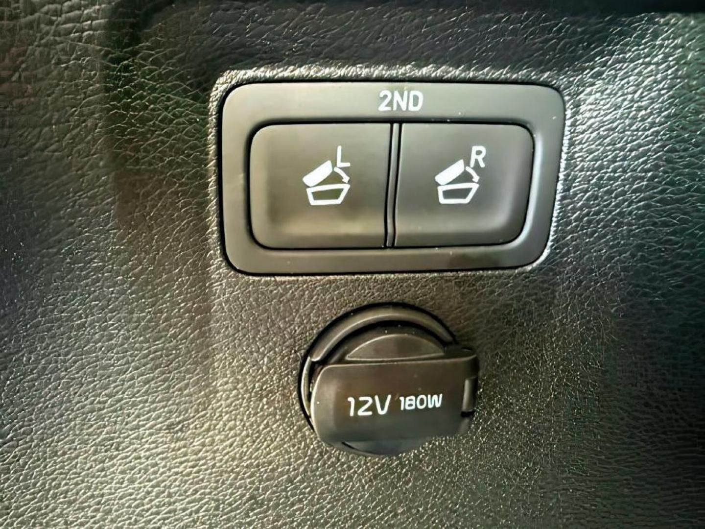 2024 Glacial White Pearl /Black Kia Telluride EX (5XYP3DGCXRG) with an LAMBDA II 3.8L V-6 gasoline direct injection engine, AUTOMATIC transmission, located at 1235 N Woodruff Ave., Idaho Falls, 83401, (208) 523-1053, 43.507172, -112.000488 - At Timberline Auto, finding a great deal on your next vehicle is always easy! Our experienced sales staff's goal is to help find you the right vehicle at the right price! Our knowledgeable finance department has options for almost any credit score. We offer extended service contract options to prote - Photo#6