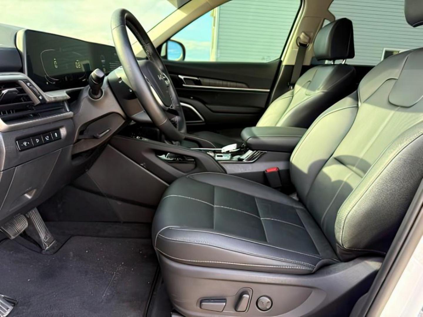 2024 Glacial White Pearl /Black Kia Telluride EX (5XYP3DGCXRG) with an LAMBDA II 3.8L V-6 gasoline direct injection engine, AUTOMATIC transmission, located at 1235 N Woodruff Ave., Idaho Falls, 83401, (208) 523-1053, 43.507172, -112.000488 - At Timberline Auto, finding a great deal on your next vehicle is always easy! Our experienced sales staff's goal is to help find you the right vehicle at the right price! Our knowledgeable finance department has options for almost any credit score. We offer extended service contract options to prote - Photo#12