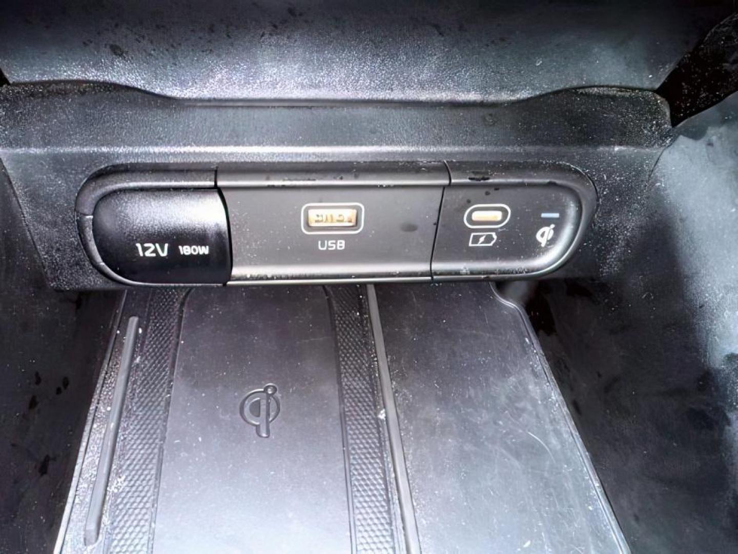 2024 Glacial White Pearl /Black Kia Telluride EX (5XYP3DGCXRG) with an LAMBDA II 3.8L V-6 gasoline direct injection engine, AUTOMATIC transmission, located at 1235 N Woodruff Ave., Idaho Falls, 83401, (208) 523-1053, 43.507172, -112.000488 - At Timberline Auto, finding a great deal on your next vehicle is always easy! Our experienced sales staff's goal is to help find you the right vehicle at the right price! Our knowledgeable finance department has options for almost any credit score. We offer extended service contract options to prote - Photo#16