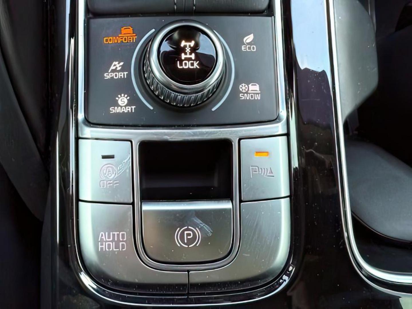 2024 Glacial White Pearl /Black Kia Telluride EX (5XYP3DGCXRG) with an LAMBDA II 3.8L V-6 gasoline direct injection engine, AUTOMATIC transmission, located at 1235 N Woodruff Ave., Idaho Falls, 83401, (208) 523-1053, 43.507172, -112.000488 - At Timberline Auto, finding a great deal on your next vehicle is always easy! Our experienced sales staff's goal is to help find you the right vehicle at the right price! Our knowledgeable finance department has options for almost any credit score. We offer extended service contract options to prote - Photo#18