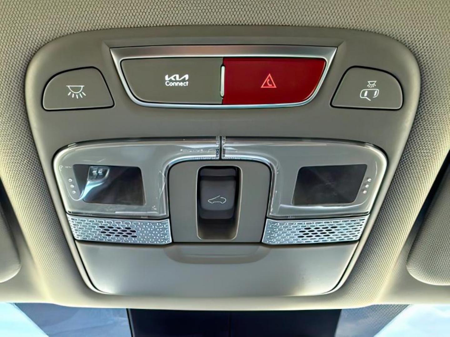 2024 Glacial White Pearl /Black Kia Telluride EX (5XYP3DGCXRG) with an LAMBDA II 3.8L V-6 gasoline direct injection engine, AUTOMATIC transmission, located at 1235 N Woodruff Ave., Idaho Falls, 83401, (208) 523-1053, 43.507172, -112.000488 - At Timberline Auto, finding a great deal on your next vehicle is always easy! Our experienced sales staff's goal is to help find you the right vehicle at the right price! Our knowledgeable finance department has options for almost any credit score. We offer extended service contract options to prote - Photo#20