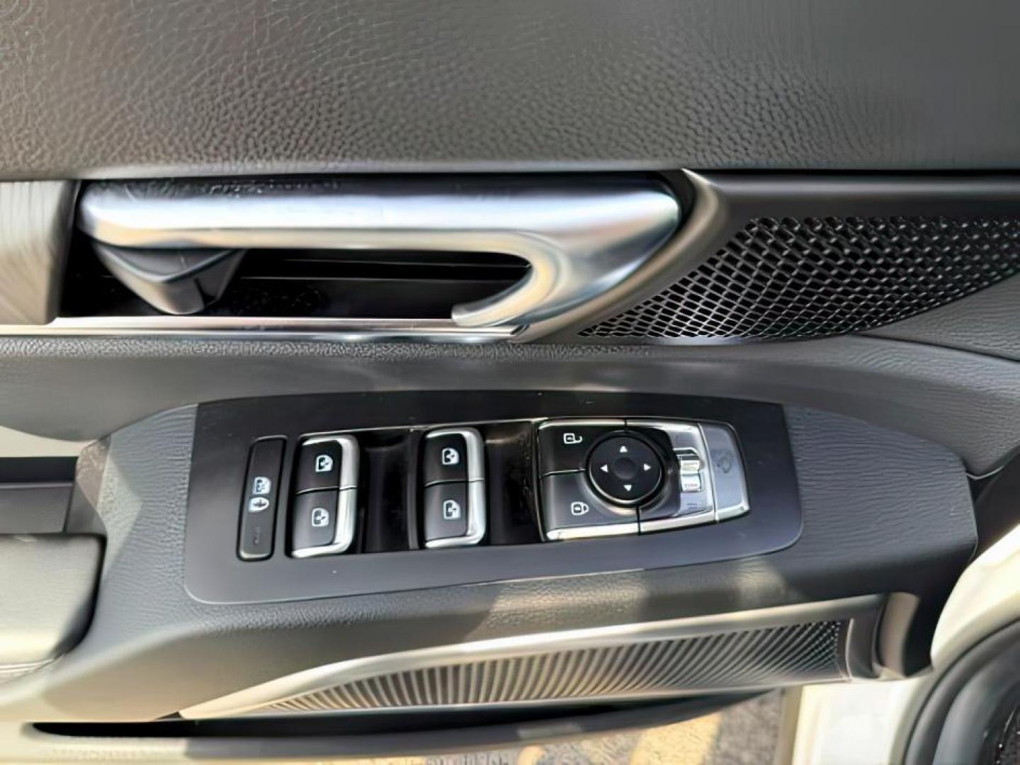 2024 Glacial White Pearl /Black Kia Telluride EX (5XYP3DGCXRG) with an LAMBDA II 3.8L V-6 gasoline direct injection engine, AUTOMATIC transmission, located at 1235 N Woodruff Ave., Idaho Falls, 83401, (208) 523-1053, 43.507172, -112.000488 - At Timberline Auto, finding a great deal on your next vehicle is always easy! Our experienced sales staff's goal is to help find you the right vehicle at the right price! Our knowledgeable finance department has options for almost any credit score. We offer extended service contract options to prote - Photo#22