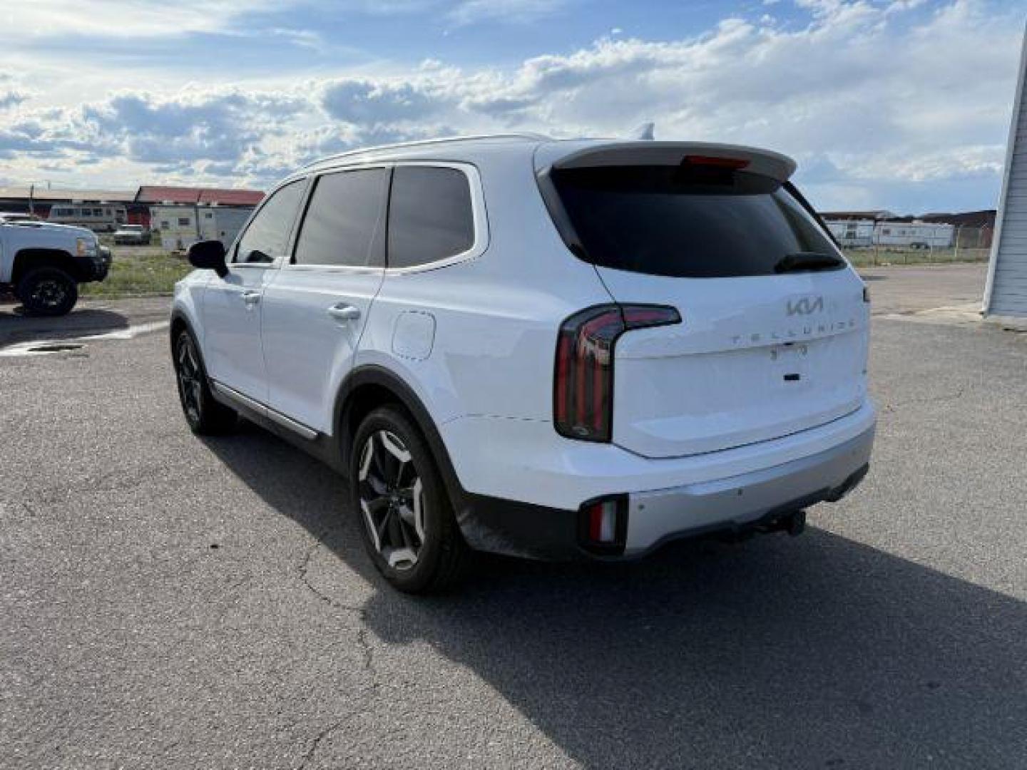 2024 WHITE /Black Kia Telluride EX (5XYP3DGCXRG) with an LAMBDA II 3.8L V-6 gasoline direct injection engine, AUTOMATIC transmission, located at 1235 N Woodruff Ave., Idaho Falls, 83401, (208) 523-1053, 43.507172, -112.000488 - At Timberline Auto, finding a great deal on your next vehicle is always easy! Our experienced sales staff's goal is to help find you the right vehicle at the right price! Our knowledgeable finance department has options for almost any credit score. We offer extended service contract options to prote - Photo#2