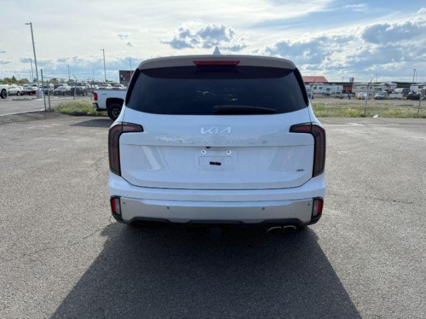 2024 WHITE /Black Kia Telluride EX (5XYP3DGCXRG) with an LAMBDA II 3.8L V-6 gasoline direct injection engine, AUTOMATIC transmission, located at 1235 N Woodruff Ave., Idaho Falls, 83401, (208) 523-1053, 43.507172, -112.000488 - At Timberline Auto, finding a great deal on your next vehicle is always easy! Our experienced sales staff's goal is to help find you the right vehicle at the right price! Our knowledgeable finance department has options for almost any credit score. We offer extended service contract options to prote - Photo#3