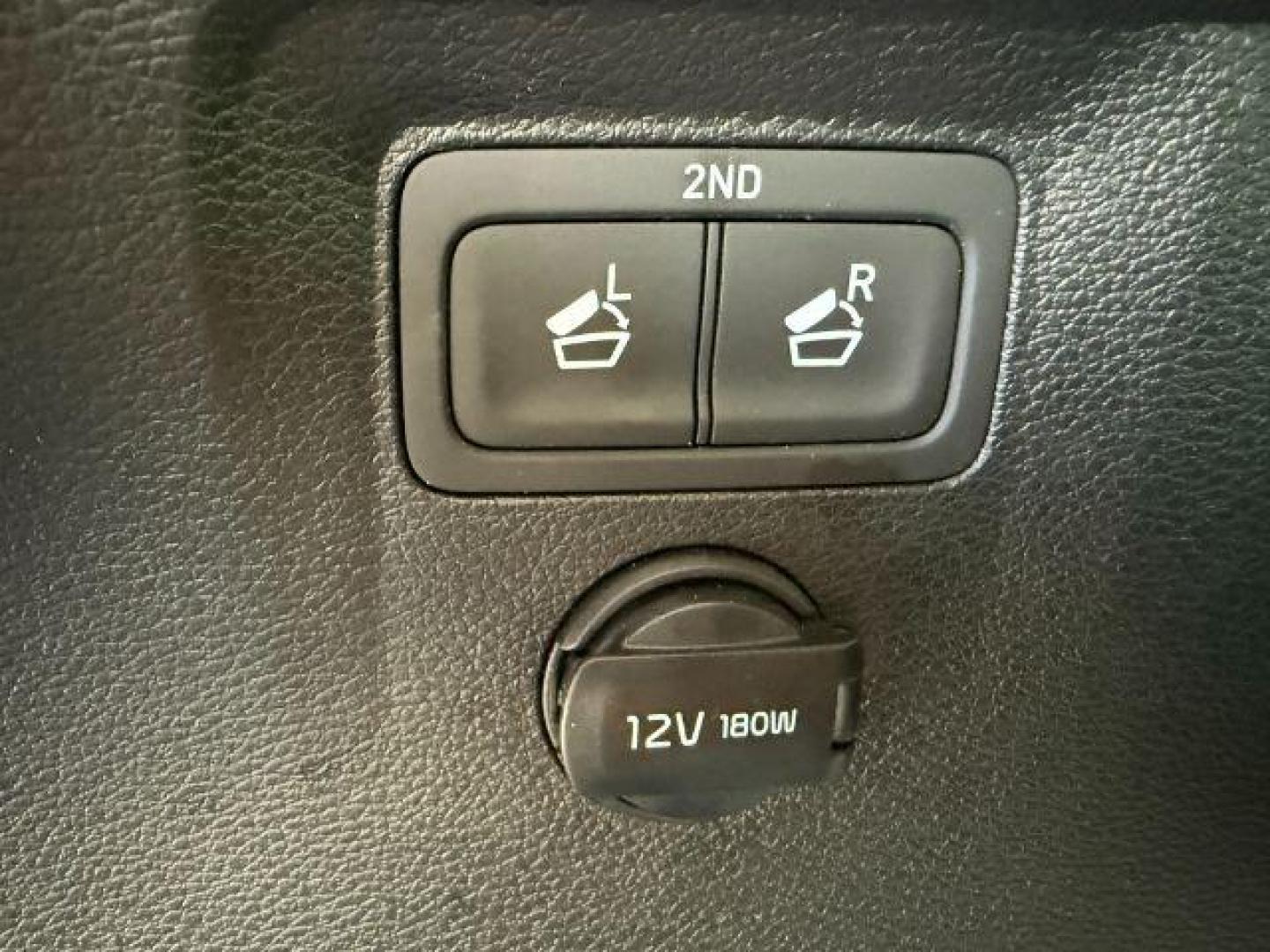 2024 WHITE /Black Kia Telluride EX (5XYP3DGCXRG) with an LAMBDA II 3.8L V-6 gasoline direct injection engine, AUTOMATIC transmission, located at 1235 N Woodruff Ave., Idaho Falls, 83401, (208) 523-1053, 43.507172, -112.000488 - At Timberline Auto, finding a great deal on your next vehicle is always easy! Our experienced sales staff's goal is to help find you the right vehicle at the right price! Our knowledgeable finance department has options for almost any credit score. We offer extended service contract options to prote - Photo#6