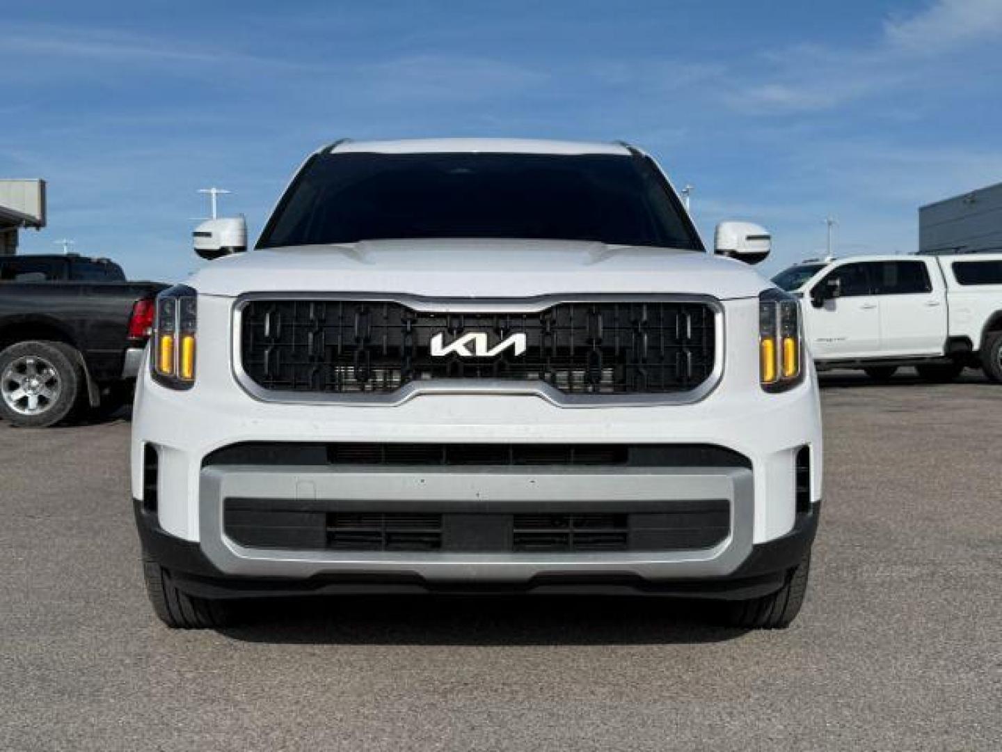 2024 WHITE /Black Kia Telluride EX (5XYP3DGCXRG) with an LAMBDA II 3.8L V-6 gasoline direct injection engine, AUTOMATIC transmission, located at 1235 N Woodruff Ave., Idaho Falls, 83401, (208) 523-1053, 43.507172, -112.000488 - At Timberline Auto, finding a great deal on your next vehicle is always easy! Our experienced sales staff's goal is to help find you the right vehicle at the right price! Our knowledgeable finance department has options for almost any credit score. We offer extended service contract options to prote - Photo#10