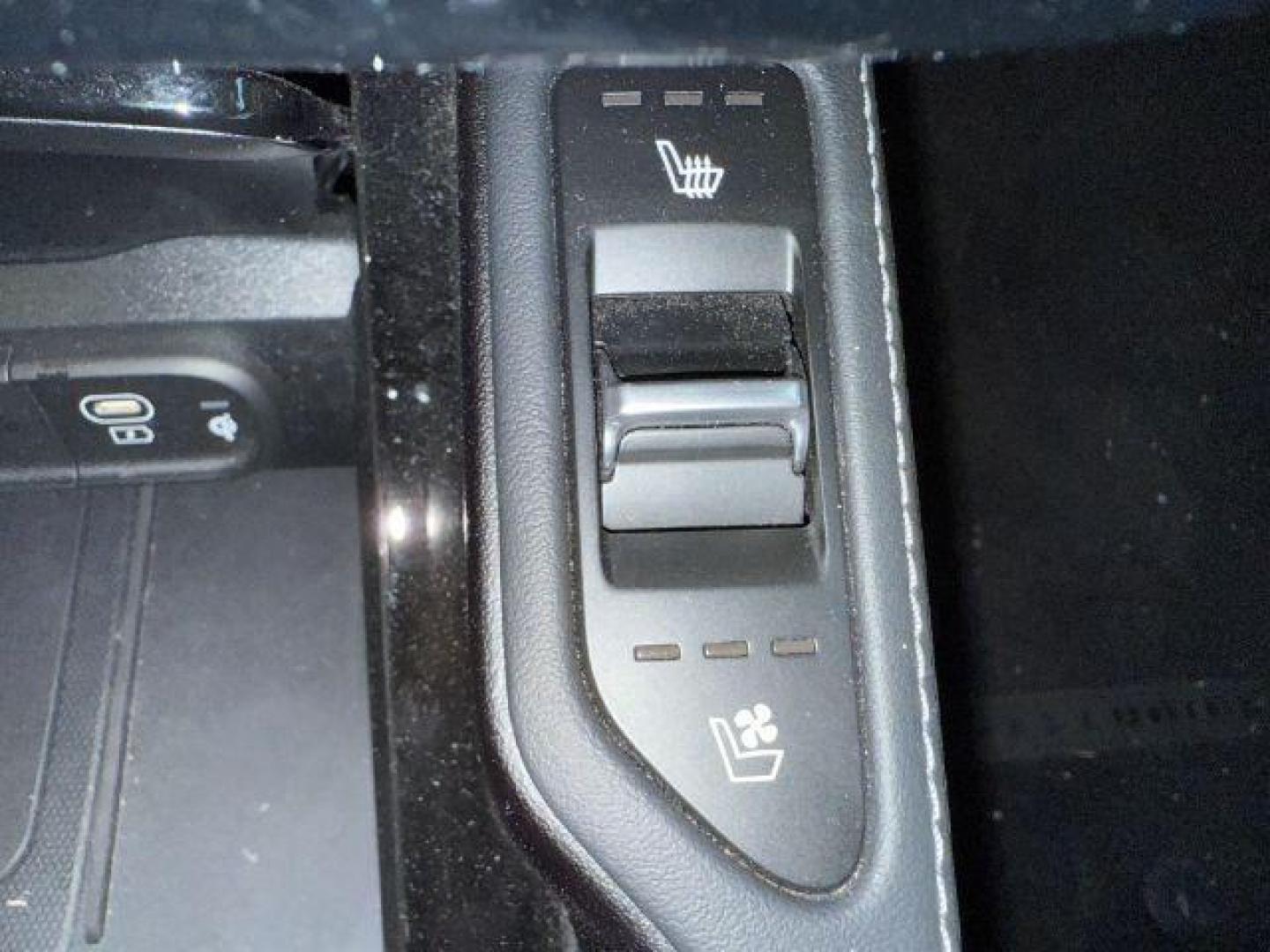 2024 WHITE /Black Kia Telluride EX (5XYP3DGCXRG) with an LAMBDA II 3.8L V-6 gasoline direct injection engine, AUTOMATIC transmission, located at 1235 N Woodruff Ave., Idaho Falls, 83401, (208) 523-1053, 43.507172, -112.000488 - At Timberline Auto, finding a great deal on your next vehicle is always easy! Our experienced sales staff's goal is to help find you the right vehicle at the right price! Our knowledgeable finance department has options for almost any credit score. We offer extended service contract options to prote - Photo#17