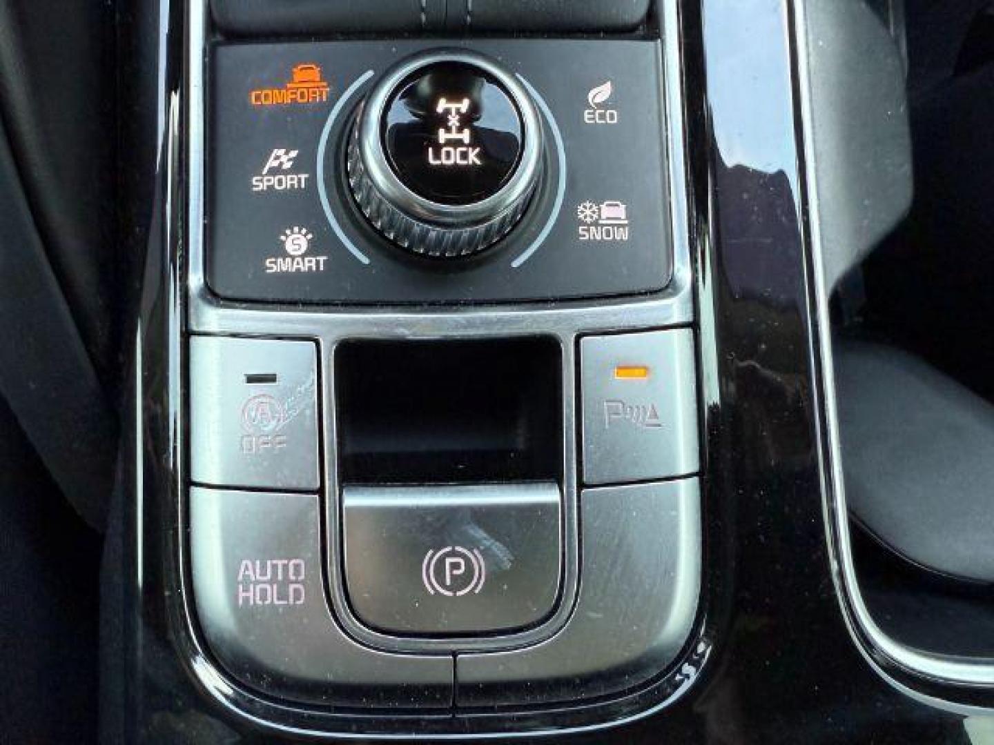 2024 WHITE /Black Kia Telluride EX (5XYP3DGCXRG) with an LAMBDA II 3.8L V-6 gasoline direct injection engine, AUTOMATIC transmission, located at 1235 N Woodruff Ave., Idaho Falls, 83401, (208) 523-1053, 43.507172, -112.000488 - At Timberline Auto, finding a great deal on your next vehicle is always easy! Our experienced sales staff's goal is to help find you the right vehicle at the right price! Our knowledgeable finance department has options for almost any credit score. We offer extended service contract options to prote - Photo#18