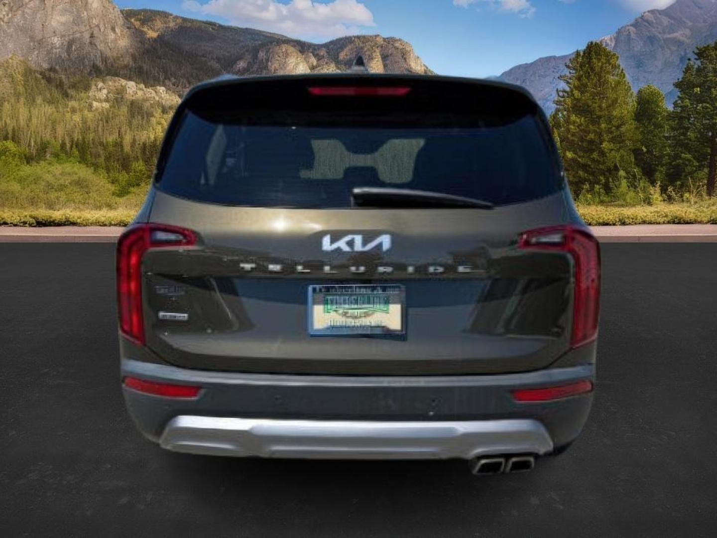 2022 Glacial White Pearl /Black KIA Telluride (5XYP5DHC8NG) with an LAMBDA II 38L V-6 gasoline direct injection engine, Automatic transmission, located at 1175 N Woodruff Ave, Idaho Falls, ID, 83401, 43.506901, -111.999657 - At Timberline Auto, finding a great deal on your next vehicle is always easy! Our experienced sales staff's goal is to help find you the right vehicle at the right price! Our knowledgeable finance department has options for almost any credit score. We offer extended service contract options to prote - Photo#3
