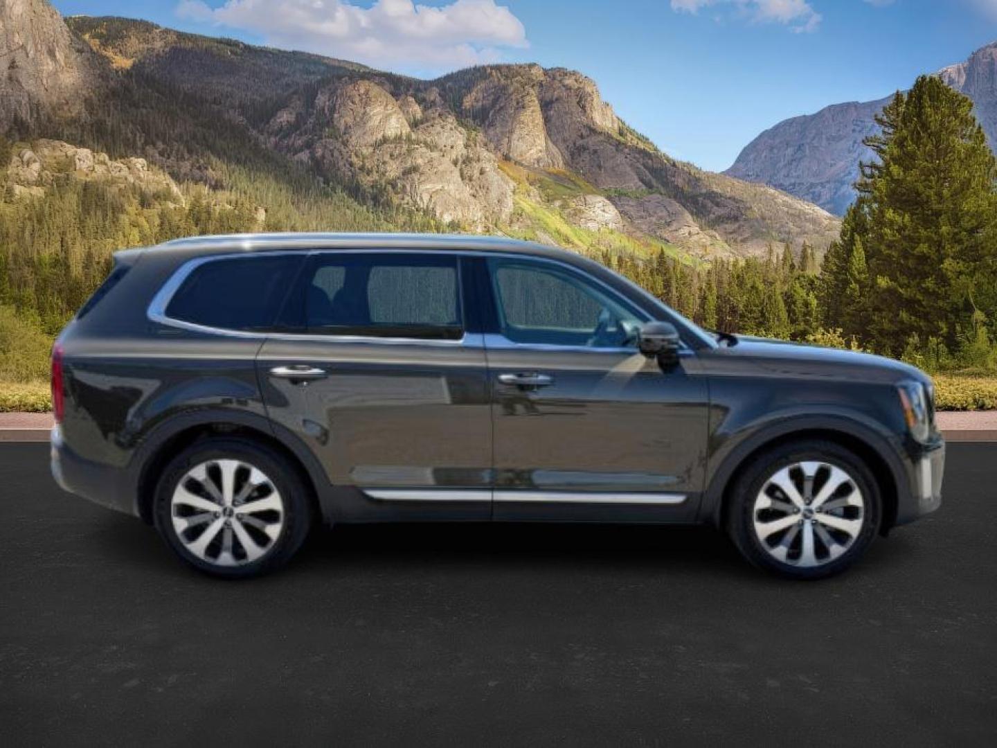 2022 Glacial White Pearl /Black KIA Telluride (5XYP5DHC8NG) with an LAMBDA II 38L V-6 gasoline direct injection engine, Automatic transmission, located at 1175 N Woodruff Ave, Idaho Falls, ID, 83401, 43.506901, -111.999657 - At Timberline Auto, finding a great deal on your next vehicle is always easy! Our experienced sales staff's goal is to help find you the right vehicle at the right price! Our knowledgeable finance department has options for almost any credit score. We offer extended service contract options to prote - Photo#8