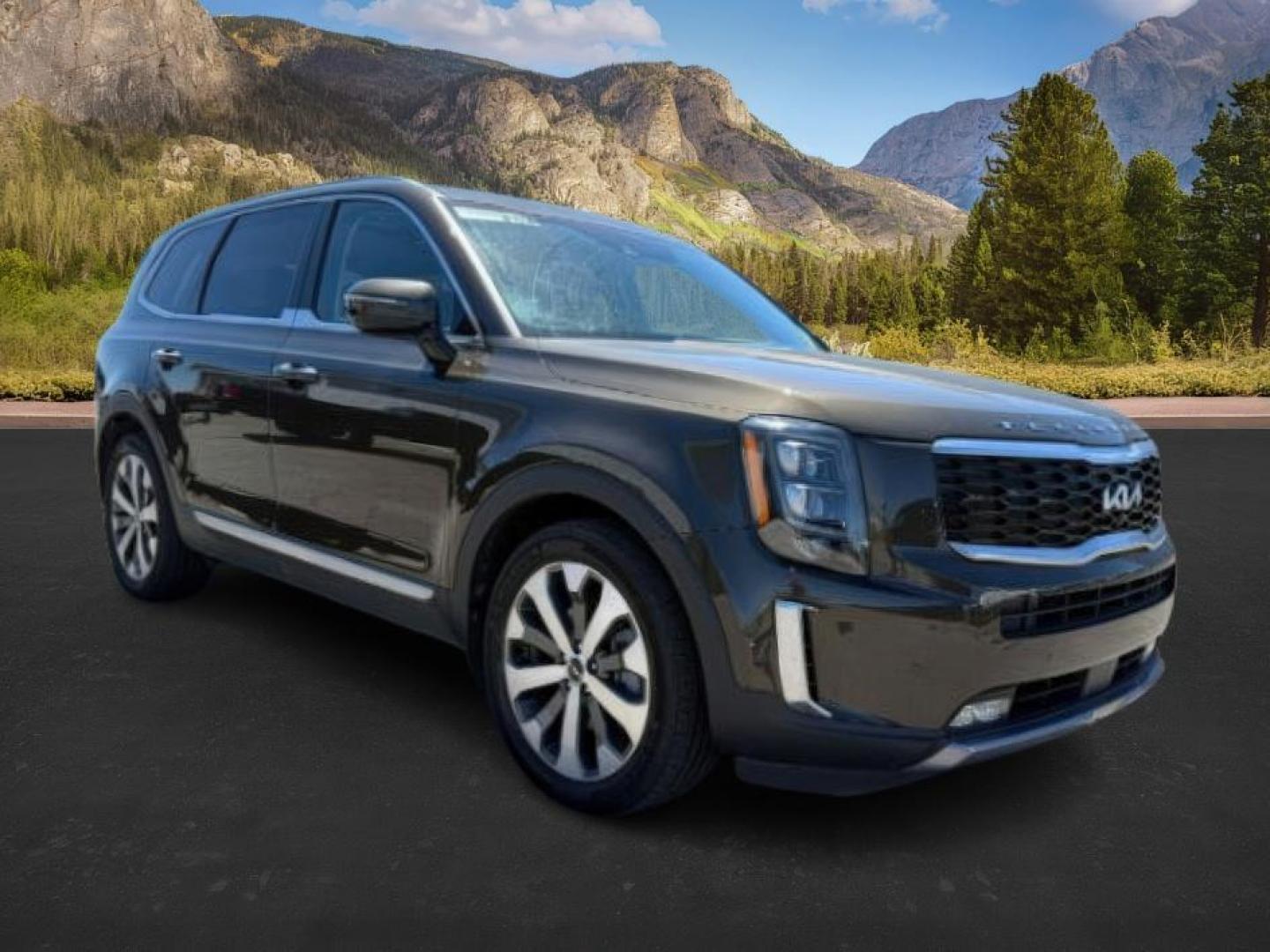 2022 Glacial White Pearl /Black KIA Telluride (5XYP5DHC8NG) with an LAMBDA II 38L V-6 gasoline direct injection engine, Automatic transmission, located at 1175 N Woodruff Ave, Idaho Falls, ID, 83401, 43.506901, -111.999657 - At Timberline Auto, finding a great deal on your next vehicle is always easy! Our experienced sales staff's goal is to help find you the right vehicle at the right price! Our knowledgeable finance department has options for almost any credit score. We offer extended service contract options to prote - Photo#9