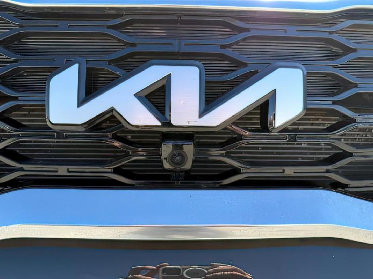 2022 Glacial White Pearl /Black KIA Telluride (5XYP5DHC8NG) with an LAMBDA II 38L V-6 gasoline direct injection engine, Automatic transmission, located at 1175 N Woodruff Ave, Idaho Falls, ID, 83401, 43.506901, -111.999657 - At Timberline Auto, finding a great deal on your next vehicle is always easy! Our experienced sales staff's goal is to help find you the right vehicle at the right price! Our knowledgeable finance department has options for almost any credit score. We offer extended service contract options to prote - Photo#11