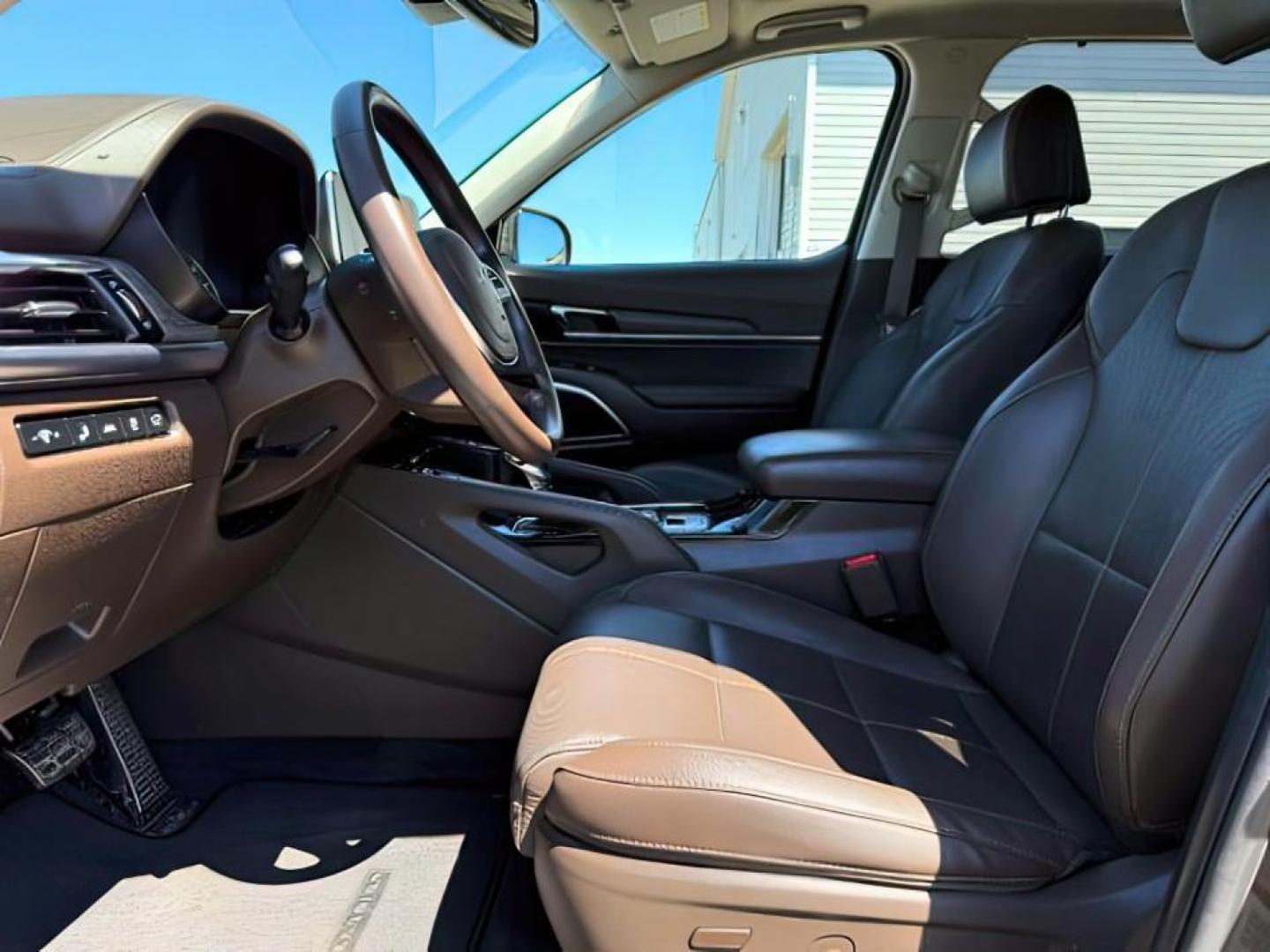 2022 Glacial White Pearl /Black KIA Telluride (5XYP5DHC8NG) with an LAMBDA II 38L V-6 gasoline direct injection engine, Automatic transmission, located at 1175 N Woodruff Ave, Idaho Falls, ID, 83401, 43.506901, -111.999657 - At Timberline Auto, finding a great deal on your next vehicle is always easy! Our experienced sales staff's goal is to help find you the right vehicle at the right price! Our knowledgeable finance department has options for almost any credit score. We offer extended service contract options to prote - Photo#13