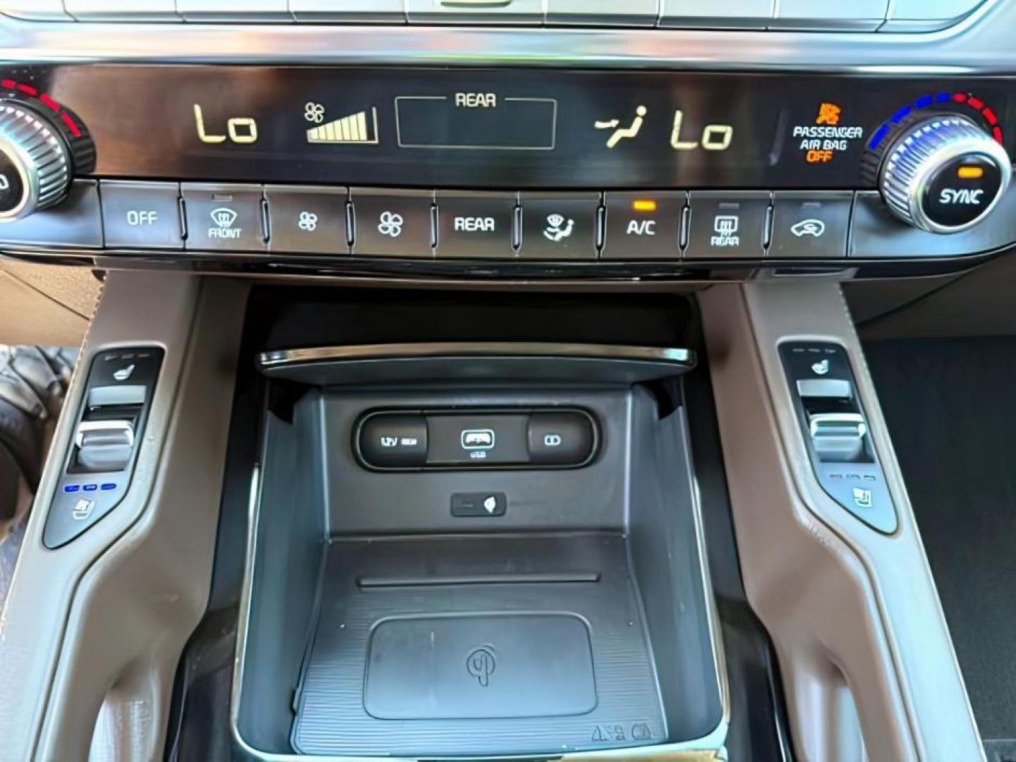 2022 Glacial White Pearl /Black KIA Telluride (5XYP5DHC8NG) with an LAMBDA II 38L V-6 gasoline direct injection engine, Automatic transmission, located at 1175 N Woodruff Ave, Idaho Falls, ID, 83401, 43.506901, -111.999657 - At Timberline Auto, finding a great deal on your next vehicle is always easy! Our experienced sales staff's goal is to help find you the right vehicle at the right price! Our knowledgeable finance department has options for almost any credit score. We offer extended service contract options to prote - Photo#19