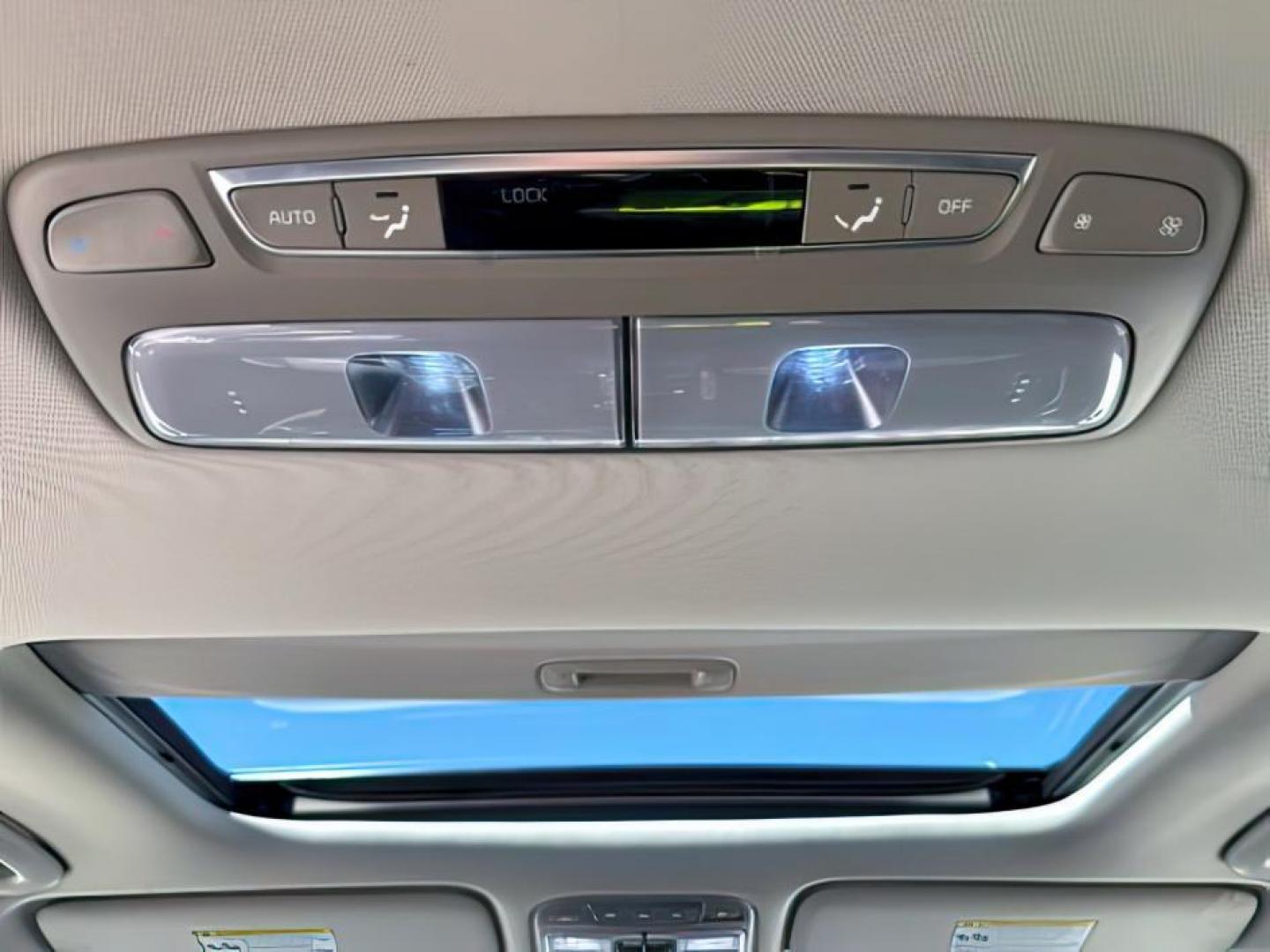 2022 Glacial White Pearl /Black KIA Telluride (5XYP5DHC8NG) with an LAMBDA II 38L V-6 gasoline direct injection engine, Automatic transmission, located at 1175 N Woodruff Ave, Idaho Falls, ID, 83401, 43.506901, -111.999657 - At Timberline Auto, finding a great deal on your next vehicle is always easy! Our experienced sales staff's goal is to help find you the right vehicle at the right price! Our knowledgeable finance department has options for almost any credit score. We offer extended service contract options to prote - Photo#25