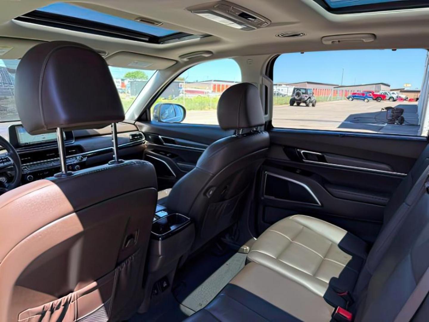 2022 Glacial White Pearl /Black KIA Telluride (5XYP5DHC8NG) with an LAMBDA II 38L V-6 gasoline direct injection engine, Automatic transmission, located at 1175 N Woodruff Ave, Idaho Falls, ID, 83401, 43.506901, -111.999657 - At Timberline Auto, finding a great deal on your next vehicle is always easy! Our experienced sales staff's goal is to help find you the right vehicle at the right price! Our knowledgeable finance department has options for almost any credit score. We offer extended service contract options to prote - Photo#26