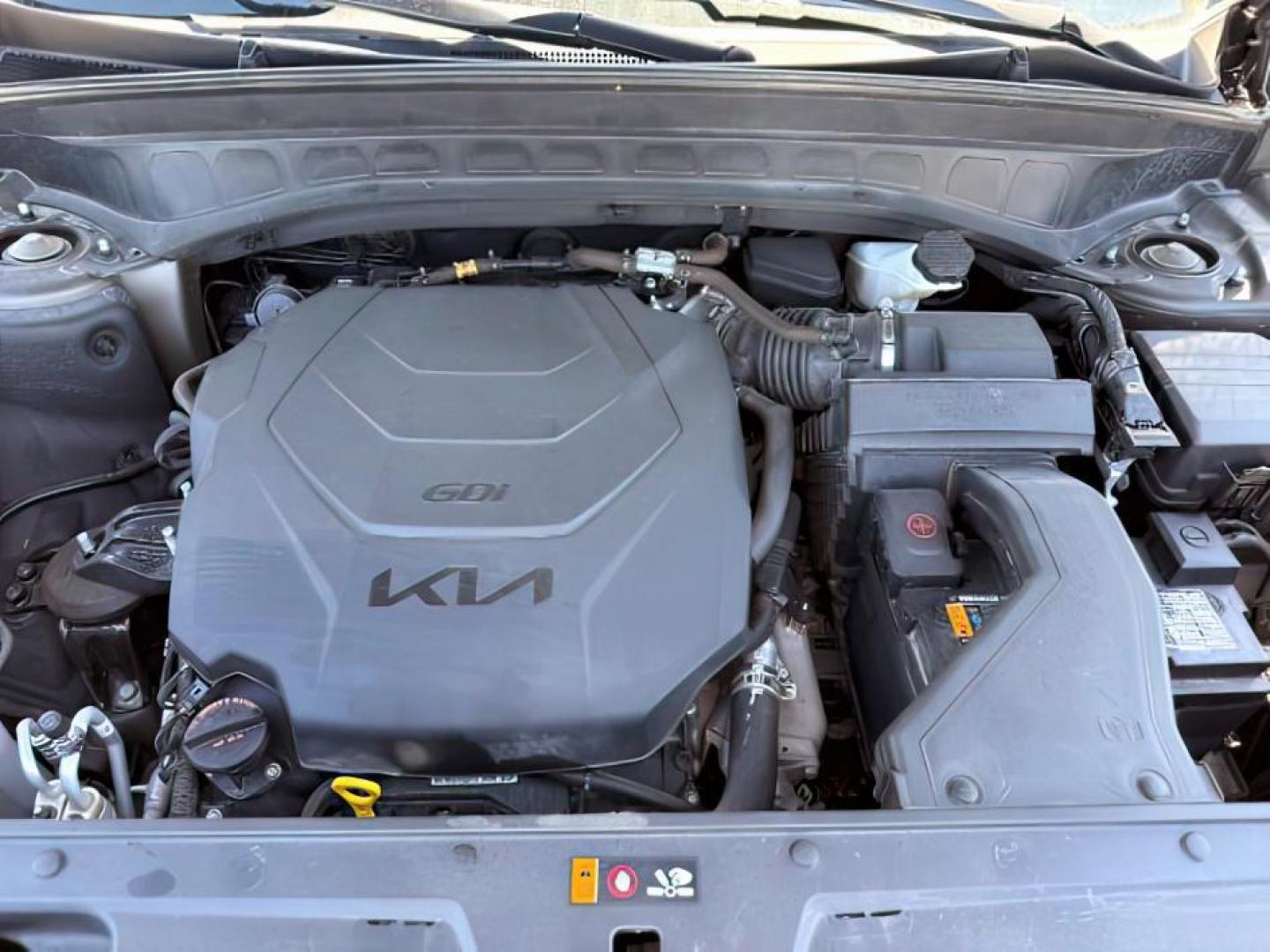 2022 Glacial White Pearl /Black KIA Telluride (5XYP5DHC8NG) with an LAMBDA II 38L V-6 gasoline direct injection engine, Automatic transmission, located at 1175 N Woodruff Ave, Idaho Falls, ID, 83401, 43.506901, -111.999657 - At Timberline Auto, finding a great deal on your next vehicle is always easy! Our experienced sales staff's goal is to help find you the right vehicle at the right price! Our knowledgeable finance department has options for almost any credit score. We offer extended service contract options to prote - Photo#27