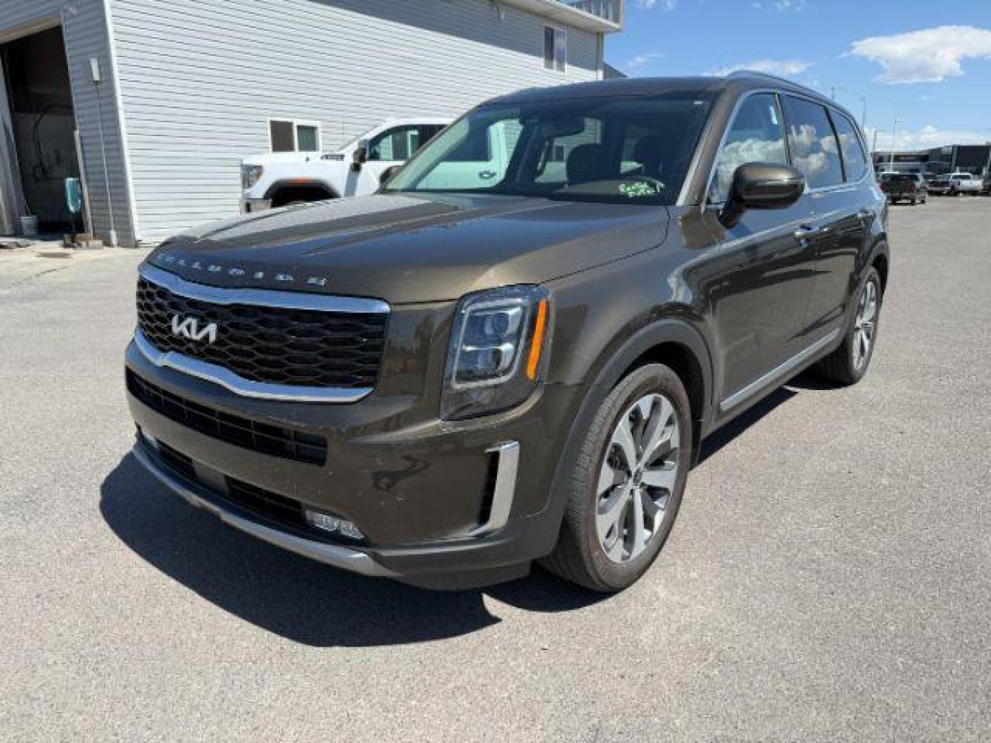 2022 BROWN /Black KIA Telluride (5XYP5DHC8NG) with an LAMBDA II 38L V-6 gasoline direct injection engine, Automatic transmission, located at 1175 N Woodruff Ave, Idaho Falls, ID, 83401, 43.506901, -111.999657 - At Timberline Auto, finding a great deal on your next vehicle is always easy! Our experienced sales staff's goal is to help find you the right vehicle at the right price! Our knowledgeable finance department has options for almost any credit score. We offer extended service contract options to prote - Photo#28
