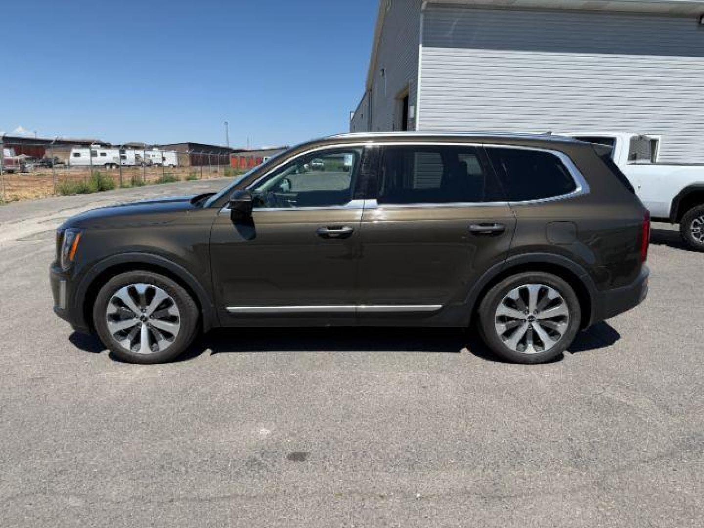2022 BROWN /Black KIA Telluride (5XYP5DHC8NG) with an LAMBDA II 38L V-6 gasoline direct injection engine, Automatic transmission, located at 1175 N Woodruff Ave, Idaho Falls, ID, 83401, 43.506901, -111.999657 - At Timberline Auto, finding a great deal on your next vehicle is always easy! Our experienced sales staff's goal is to help find you the right vehicle at the right price! Our knowledgeable finance department has options for almost any credit score. We offer extended service contract options to prote - Photo#29