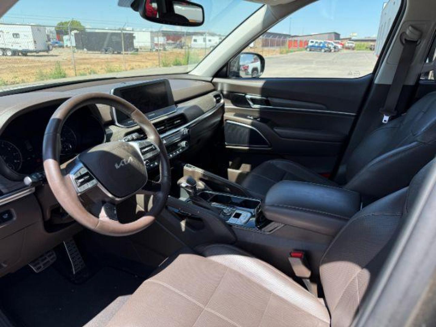 2022 BROWN /Black KIA Telluride (5XYP5DHC8NG) with an LAMBDA II 38L V-6 gasoline direct injection engine, Automatic transmission, located at 1175 N Woodruff Ave, Idaho Falls, ID, 83401, 43.506901, -111.999657 - At Timberline Auto, finding a great deal on your next vehicle is always easy! Our experienced sales staff's goal is to help find you the right vehicle at the right price! Our knowledgeable finance department has options for almost any credit score. We offer extended service contract options to prote - Photo#41