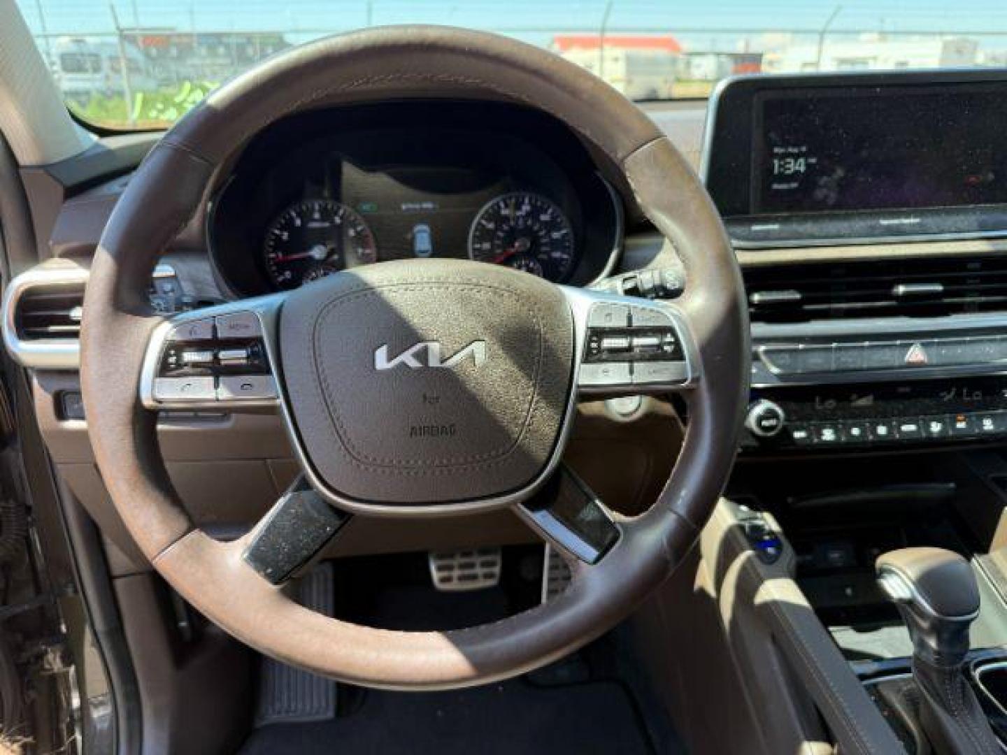 2022 BROWN /Black KIA Telluride (5XYP5DHC8NG) with an LAMBDA II 38L V-6 gasoline direct injection engine, Automatic transmission, located at 1175 N Woodruff Ave, Idaho Falls, ID, 83401, 43.506901, -111.999657 - At Timberline Auto, finding a great deal on your next vehicle is always easy! Our experienced sales staff's goal is to help find you the right vehicle at the right price! Our knowledgeable finance department has options for almost any credit score. We offer extended service contract options to prote - Photo#42