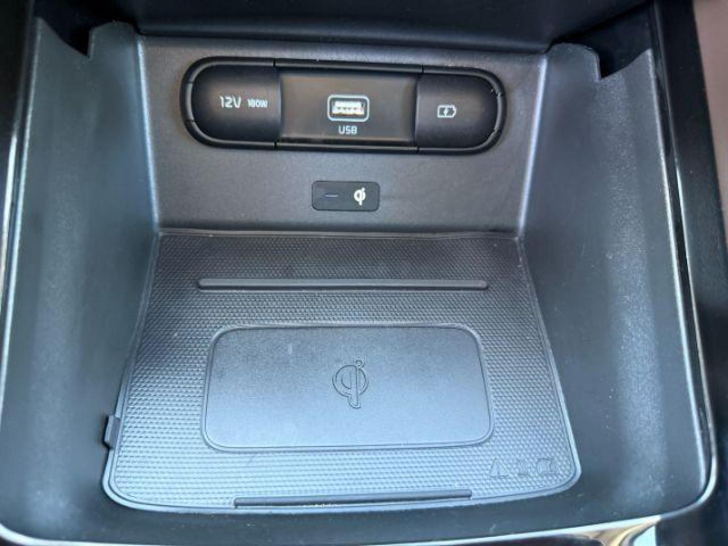 2022 BROWN /Brown Kia Telluride SX (5XYP5DHC8NG) with an LAMBDA II 3.8L V-6 gasoline direct injection engine, AUTOMATIC transmission, located at 1235 N Woodruff Ave., Idaho Falls, 83401, (208) 523-1053, 43.507172, -112.000488 - Photo#18