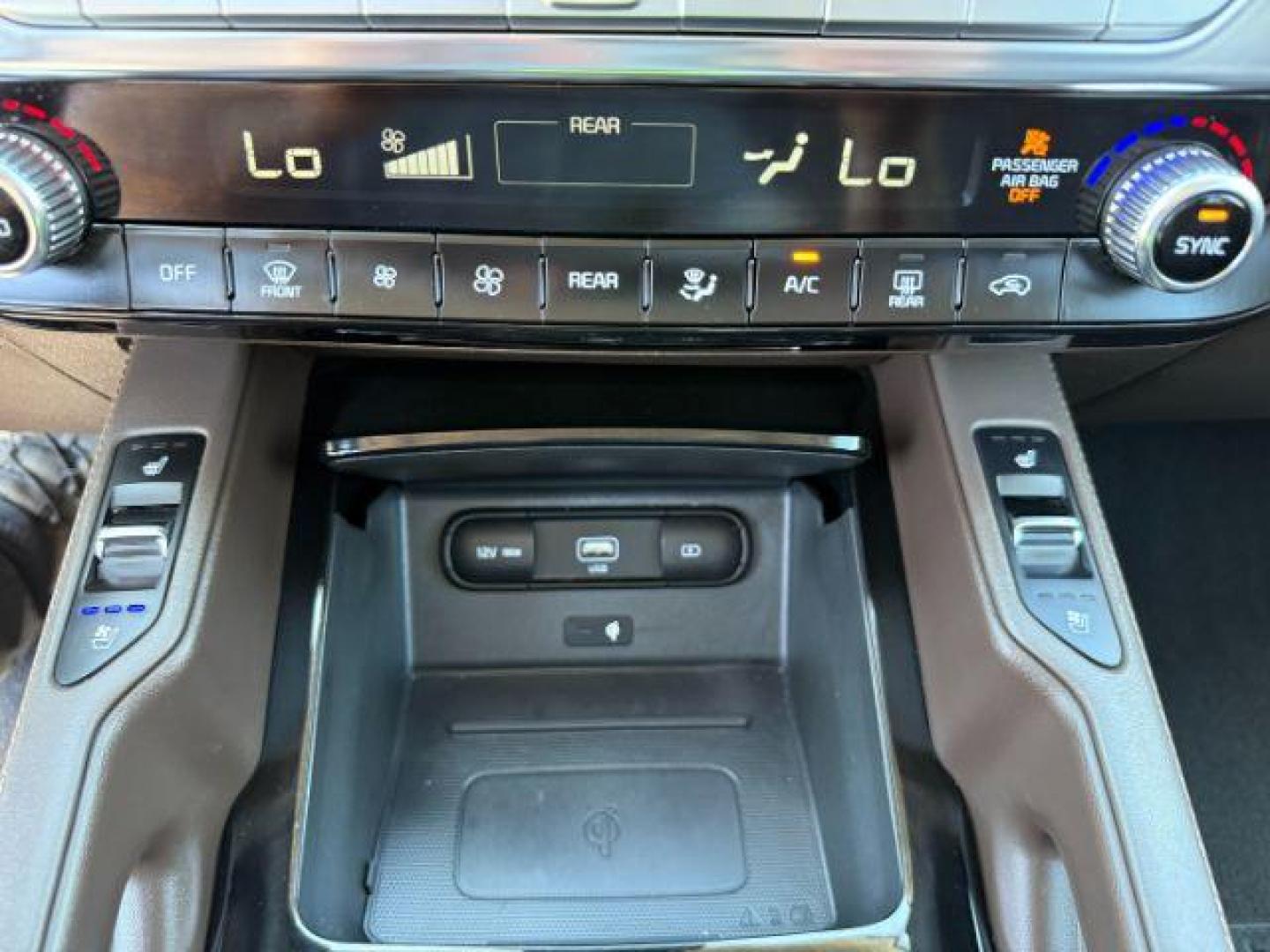 2022 BROWN /Brown Kia Telluride SX (5XYP5DHC8NG) with an LAMBDA II 3.8L V-6 gasoline direct injection engine, AUTOMATIC transmission, located at 1235 N Woodruff Ave., Idaho Falls, 83401, (208) 523-1053, 43.507172, -112.000488 - Photo#19