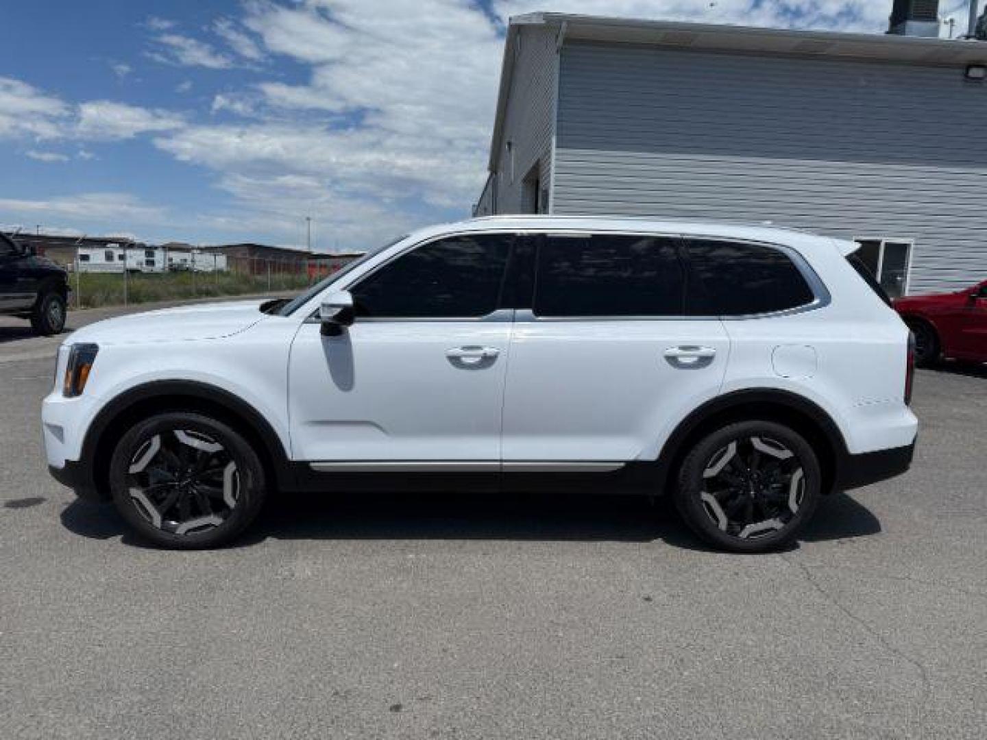 2022 Glacial White Pearl /Black KIA Telluride (5XYP5DHC8NG) with an LAMBDA II 38L V-6 gasoline direct injection engine, Automatic transmission, located at 1175 N Woodruff Ave, Idaho Falls, ID, 83401, 43.506901, -111.999657 - At Timberline Auto, finding a great deal on your next vehicle is always easy! Our experienced sales staff's goal is to help find you the right vehicle at the right price! Our knowledgeable finance department has options for almost any credit score. We offer extended service contract options to prote - Photo#29