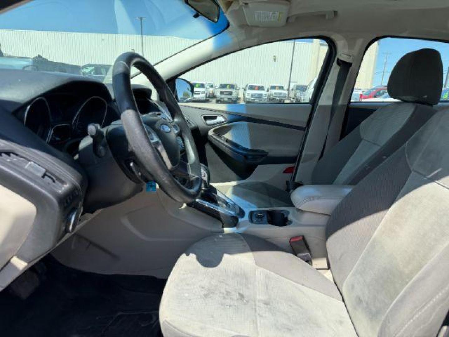 2013 Oxford White /Charcoal Black Ford Focus SE (1FADP3F27DL) with an 2L I-4 gasoline direct injection engine, AUTOMATIC transmission, located at 1235 N Woodruff Ave., Idaho Falls, 83401, (208) 523-1053, 43.507172, -112.000488 - At Timberline Auto, finding a great deal on your next vehicle is always easy! Our experienced sales staff's goal is to help find you the right vehicle at the right price! Our knowledgeable finance department has options for almost any credit score. We offer extended service contract options to prote - Photo#28