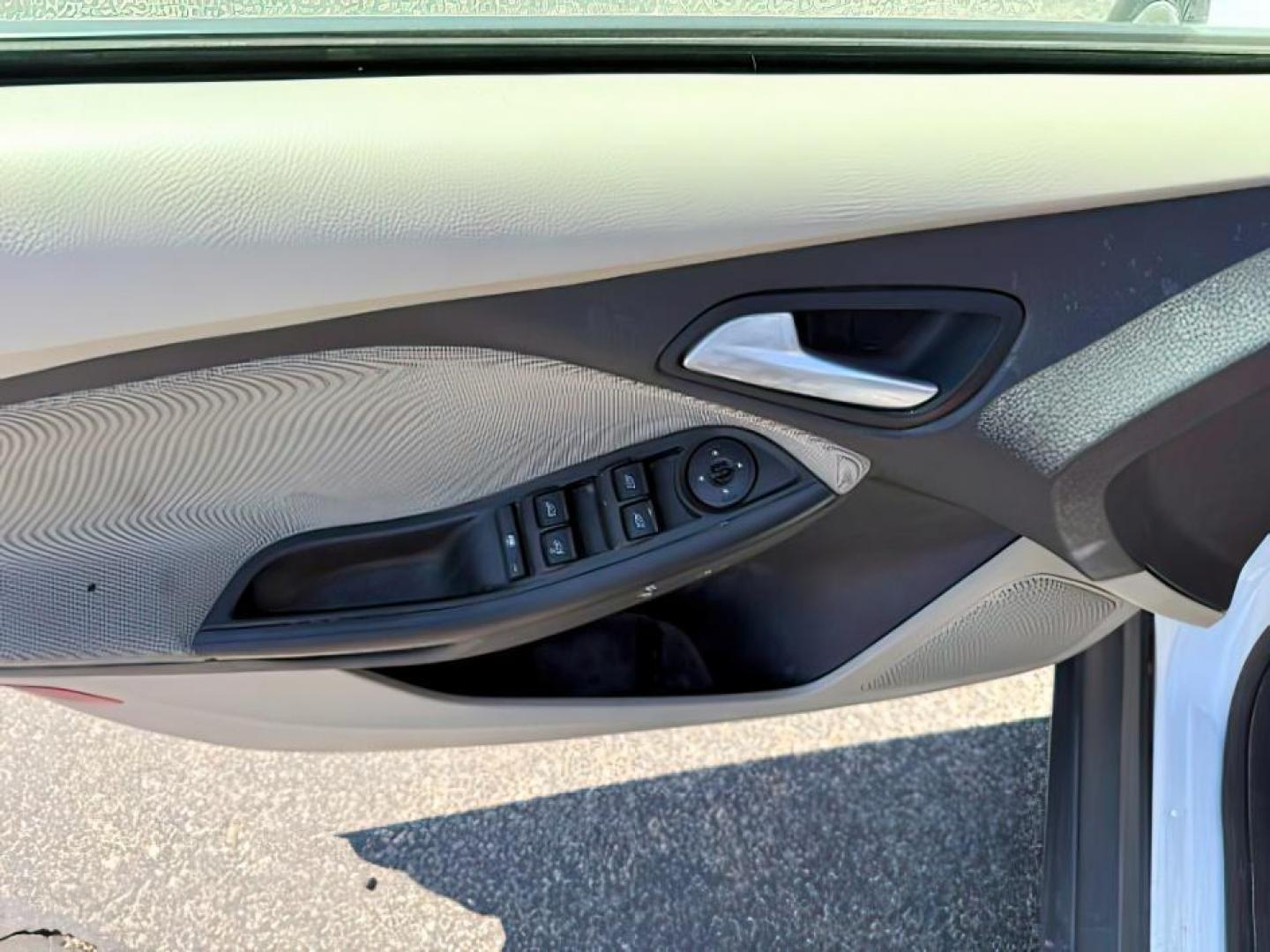 2013 Oxford White /Charcoal Black Ford Focus SE (1FADP3F27DL) with an 2L I-4 gasoline direct injection engine, AUTOMATIC transmission, located at 1235 N Woodruff Ave., Idaho Falls, 83401, (208) 523-1053, 43.507172, -112.000488 - At Timberline Auto, finding a great deal on your next vehicle is always easy! Our experienced sales staff's goal is to help find you the right vehicle at the right price! Our knowledgeable finance department has options for almost any credit score. We offer extended service contract options to prote - Photo#15