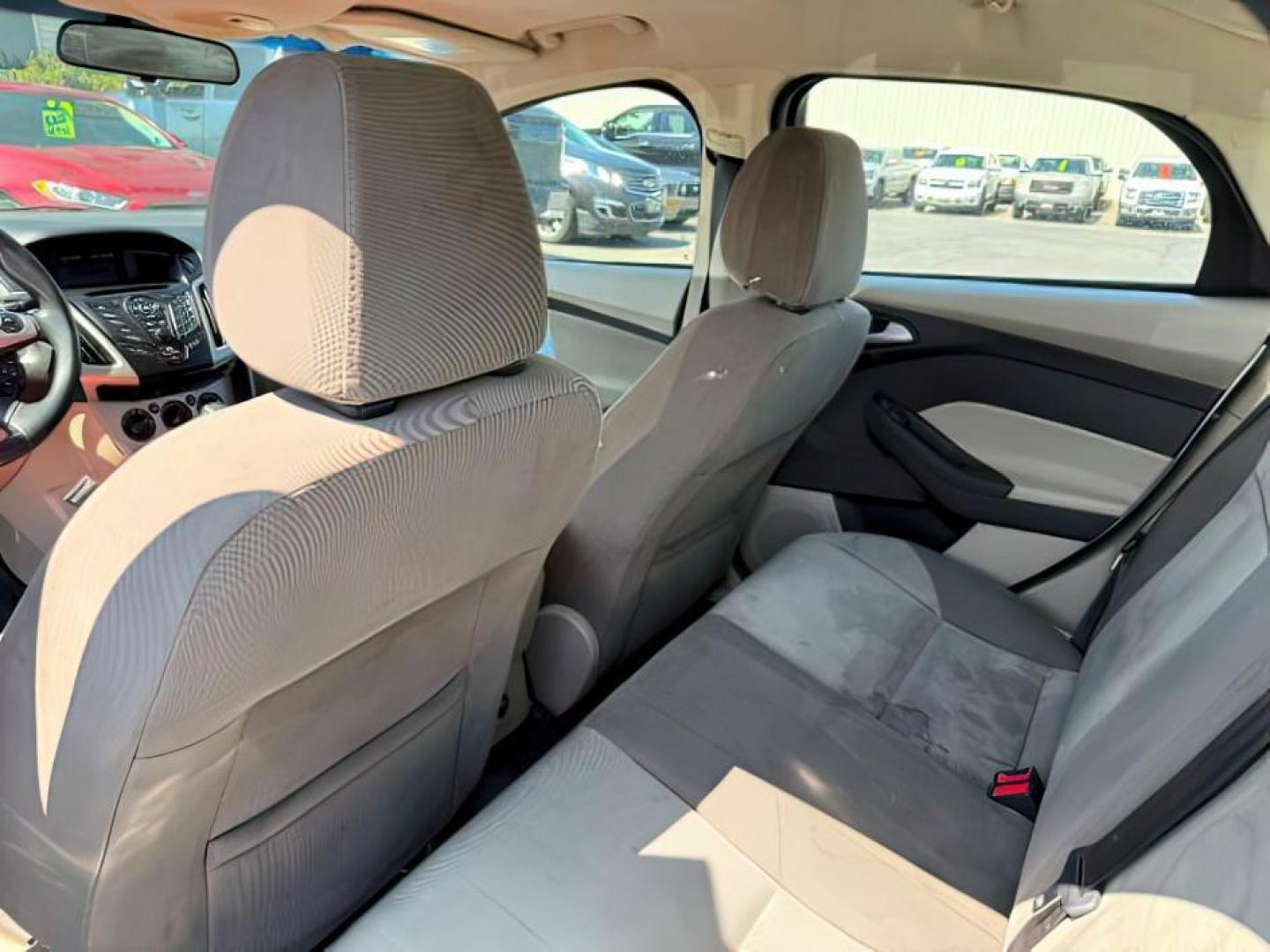 2013 Oxford White /Charcoal Black Ford Focus SE (1FADP3F27DL) with an 2L I-4 gasoline direct injection engine, AUTOMATIC transmission, located at 1235 N Woodruff Ave., Idaho Falls, 83401, (208) 523-1053, 43.507172, -112.000488 - At Timberline Auto, finding a great deal on your next vehicle is always easy! Our experienced sales staff's goal is to help find you the right vehicle at the right price! Our knowledgeable finance department has options for almost any credit score. We offer extended service contract options to prote - Photo#17