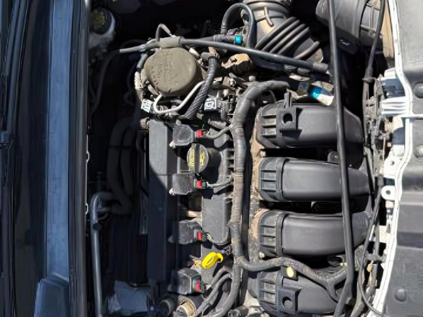2013 Oxford White /Charcoal Black Ford Focus SE (1FADP3F27DL) with an 2L I-4 gasoline direct injection engine, AUTOMATIC transmission, located at 1235 N Woodruff Ave., Idaho Falls, 83401, (208) 523-1053, 43.507172, -112.000488 - At Timberline Auto, finding a great deal on your next vehicle is always easy! Our experienced sales staff's goal is to help find you the right vehicle at the right price! Our knowledgeable finance department has options for almost any credit score. We offer extended service contract options to prote - Photo#18